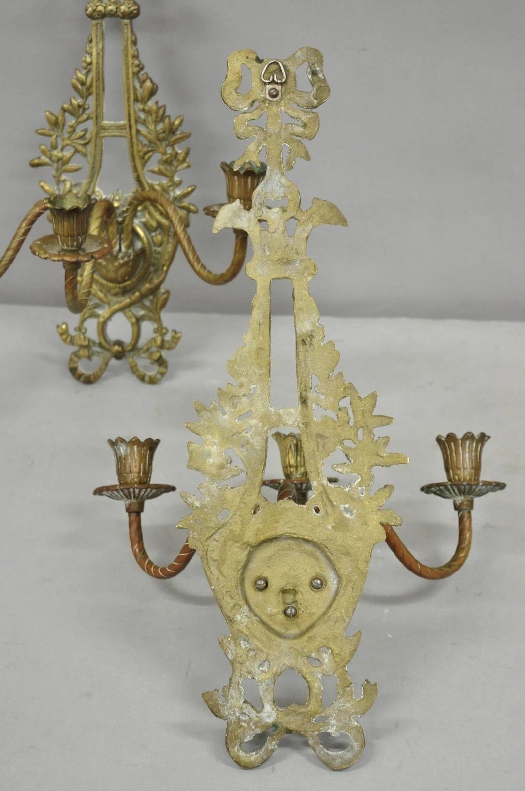 Antique French Louis XV Style Figural Bronze Candelabra Wall Sconces - a Pair in vendita 3
