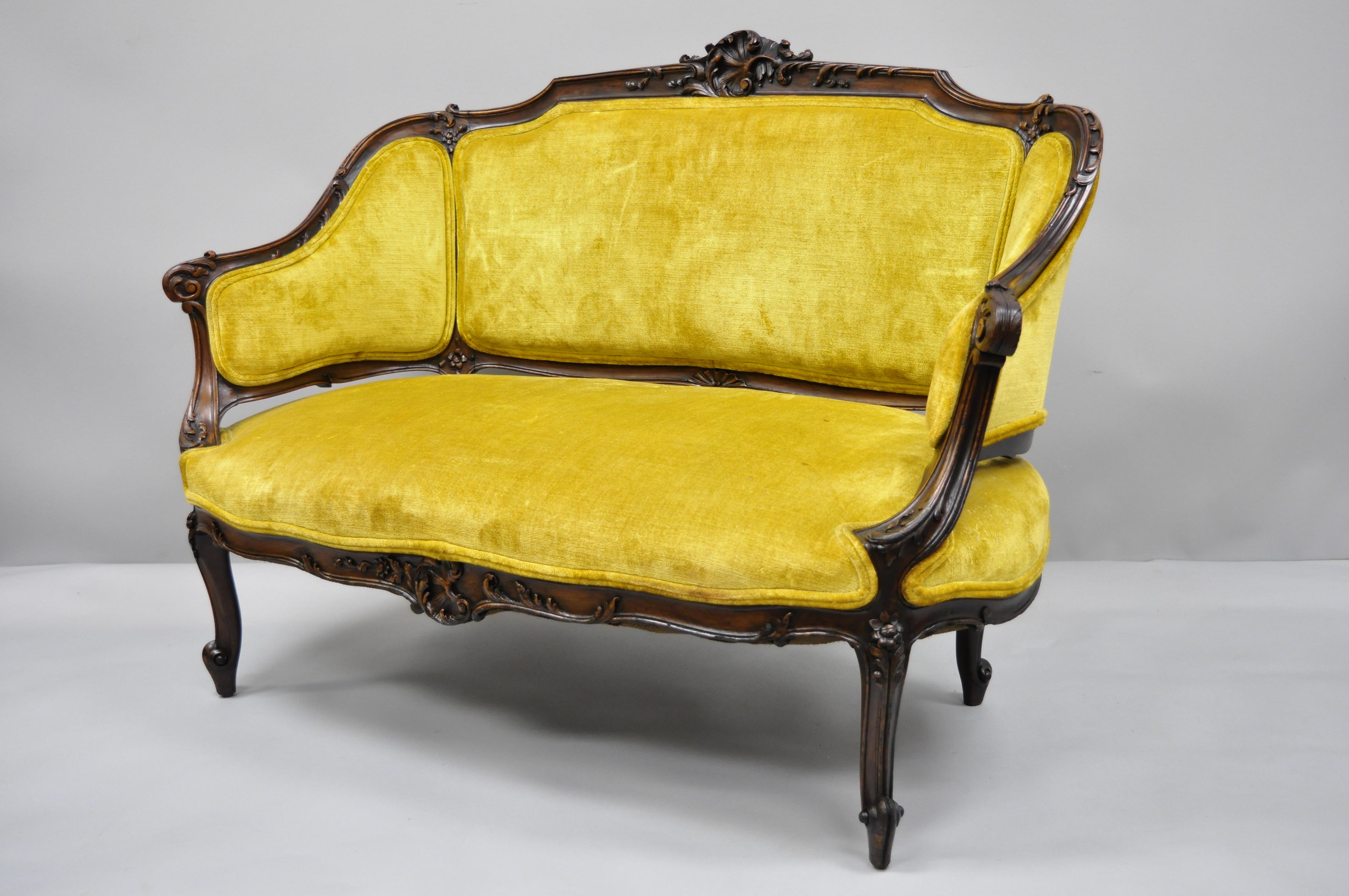 Antique French Louis XV style finely carved mahogany settee loveseat. Item features solid wood frame, beautiful wood grain, nicely carved details, cabriole legs, very nice antique item, circa early 20th century. Measurements: 33