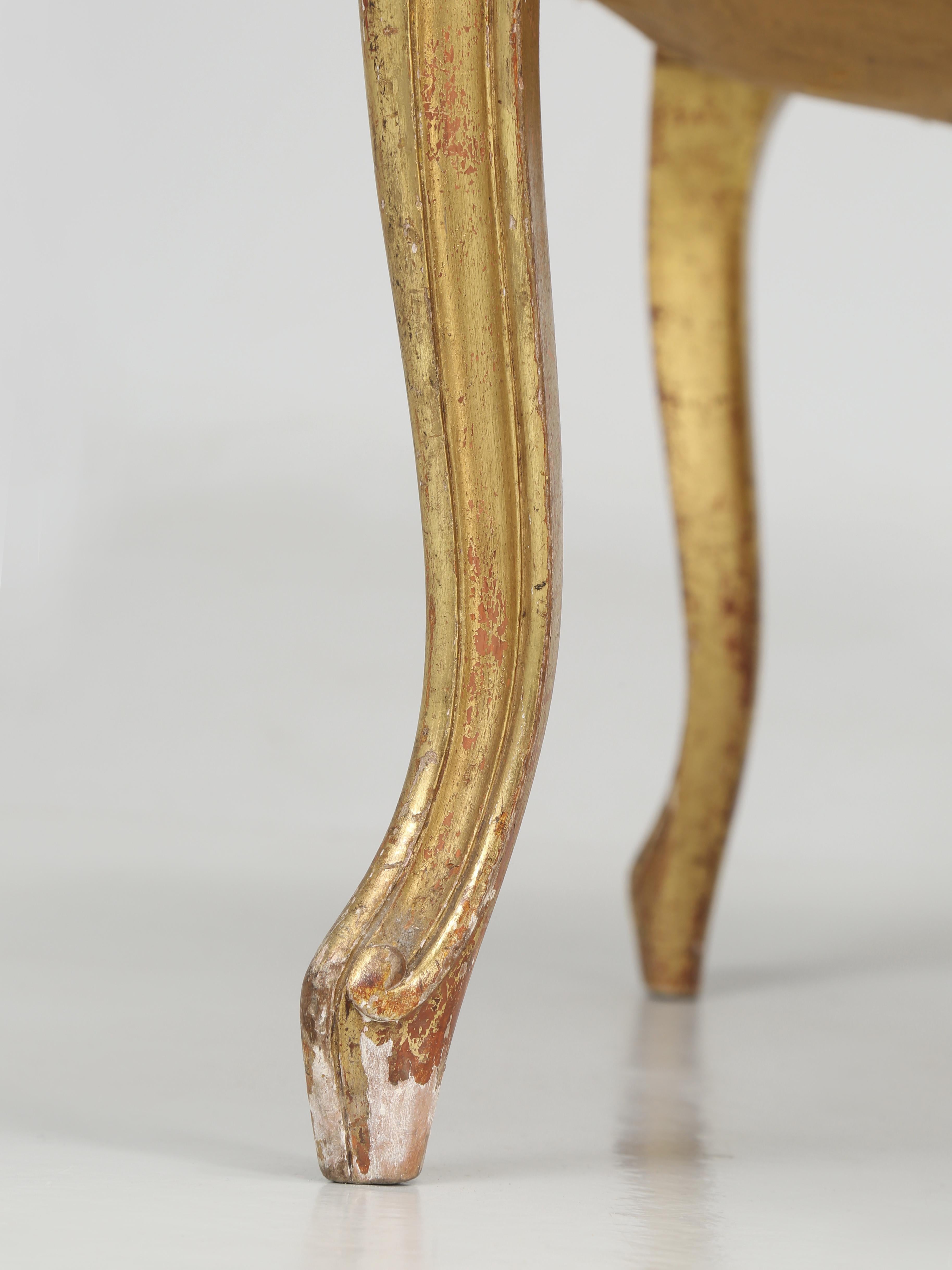 Tabouret ancien sur pied de style Louis XV français, finition d'origine dorée à l'eau  en vente 4