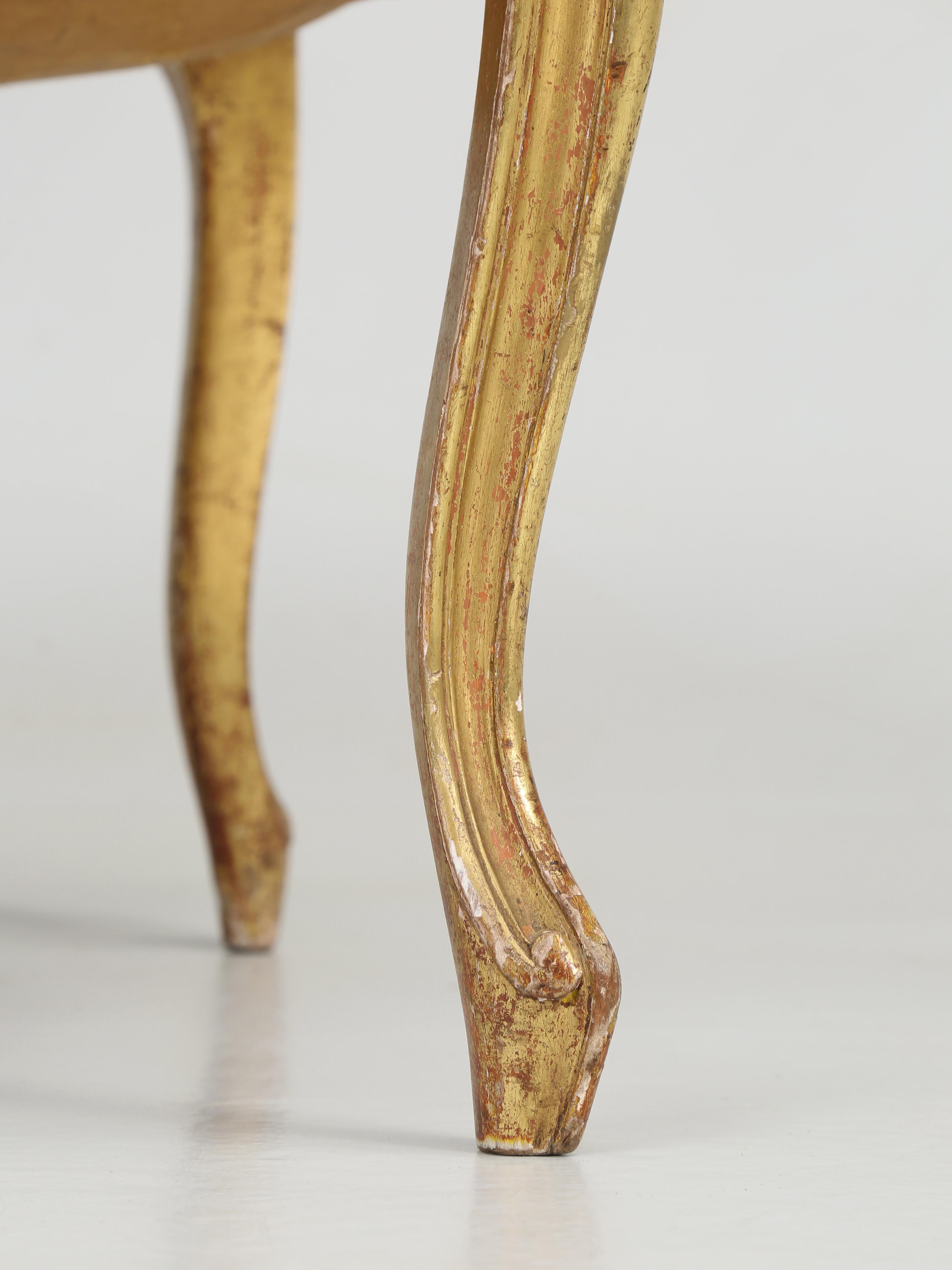 Tabouret ancien sur pied de style Louis XV français, finition d'origine dorée à l'eau  en vente 5
