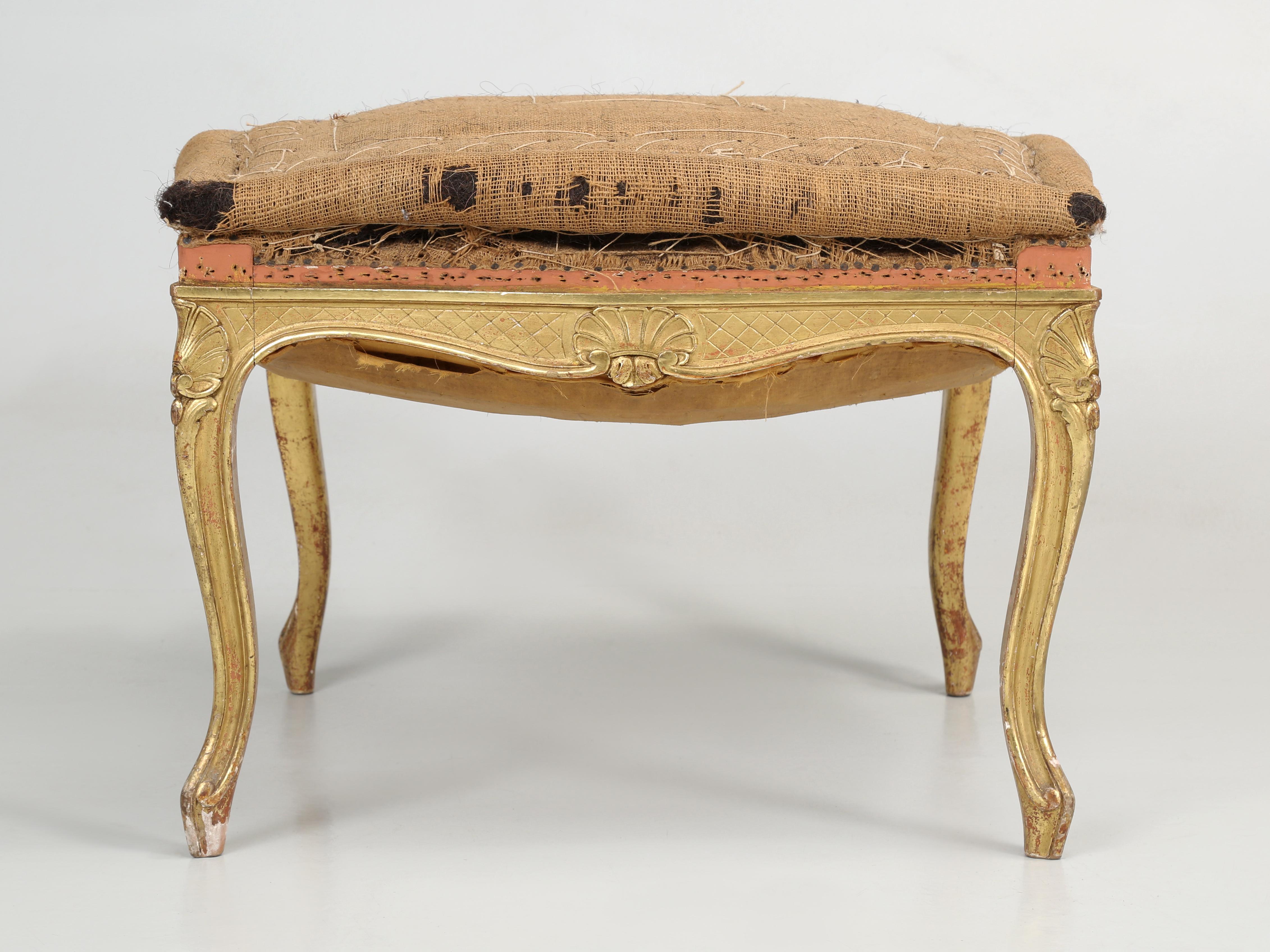 Antique French Louis XV Style Foot Stool, Ottoman Original Water Gilded Finish In Good Condition For Sale In Chicago, IL