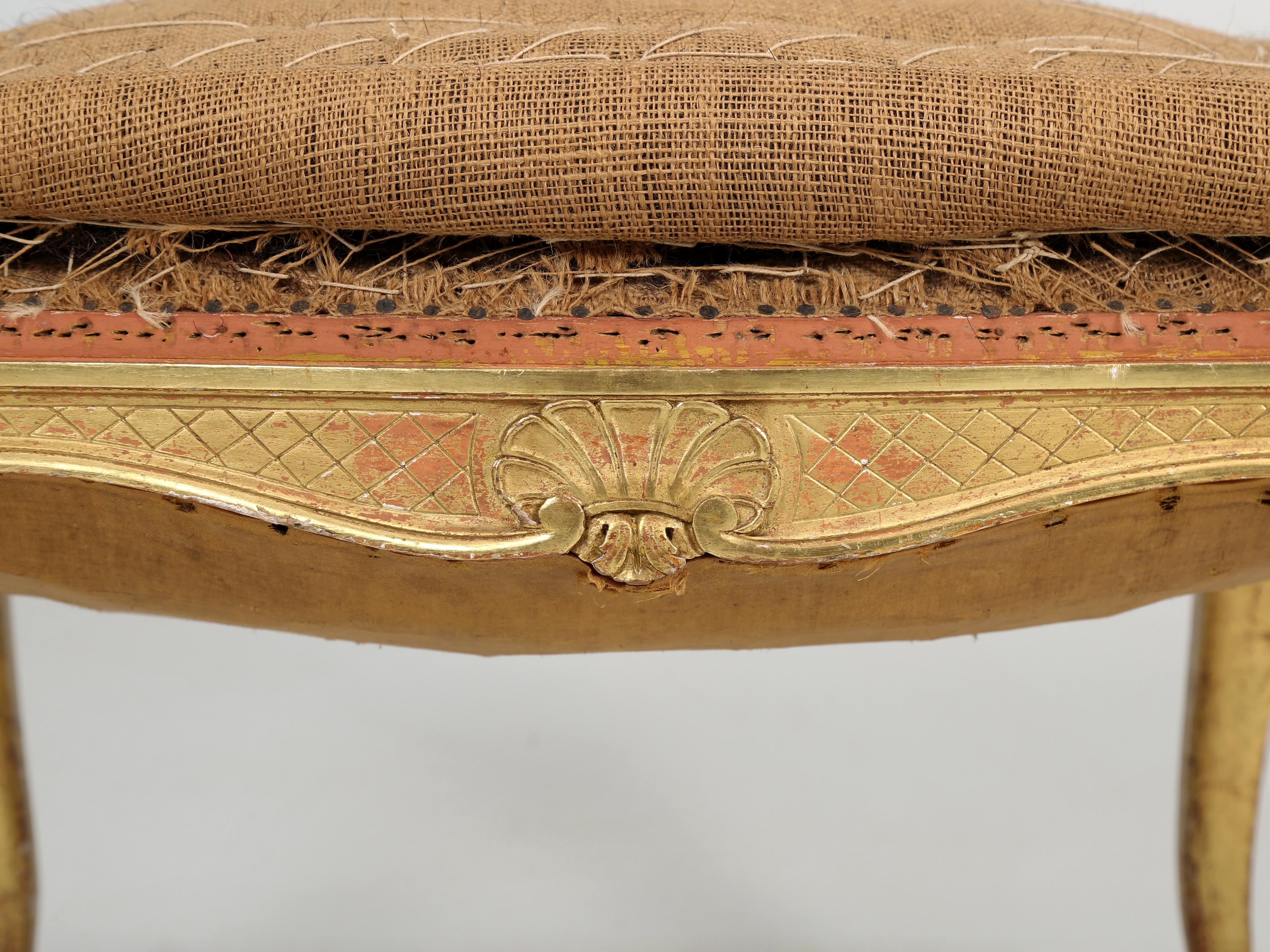 Fin du XIXe siècle Tabouret ancien sur pied de style Louis XV français, finition d'origine dorée à l'eau  en vente