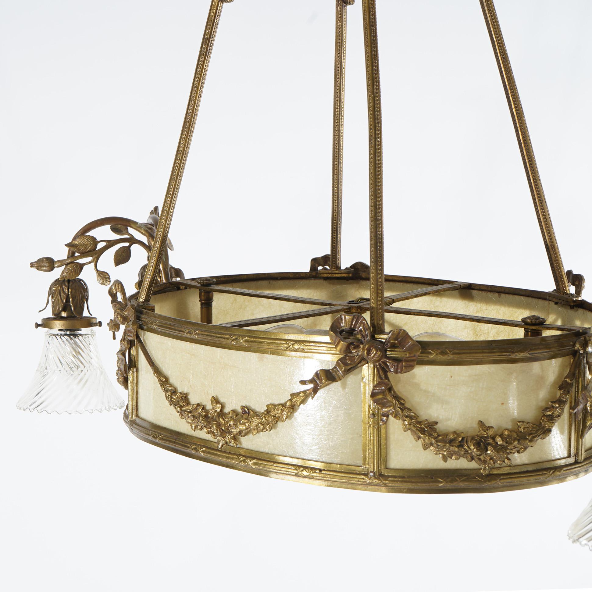 Bronzo Antico lampadario francese in stile Luigi XV in bronzo dorato con inserto in mica, 1930 ca. in vendita
