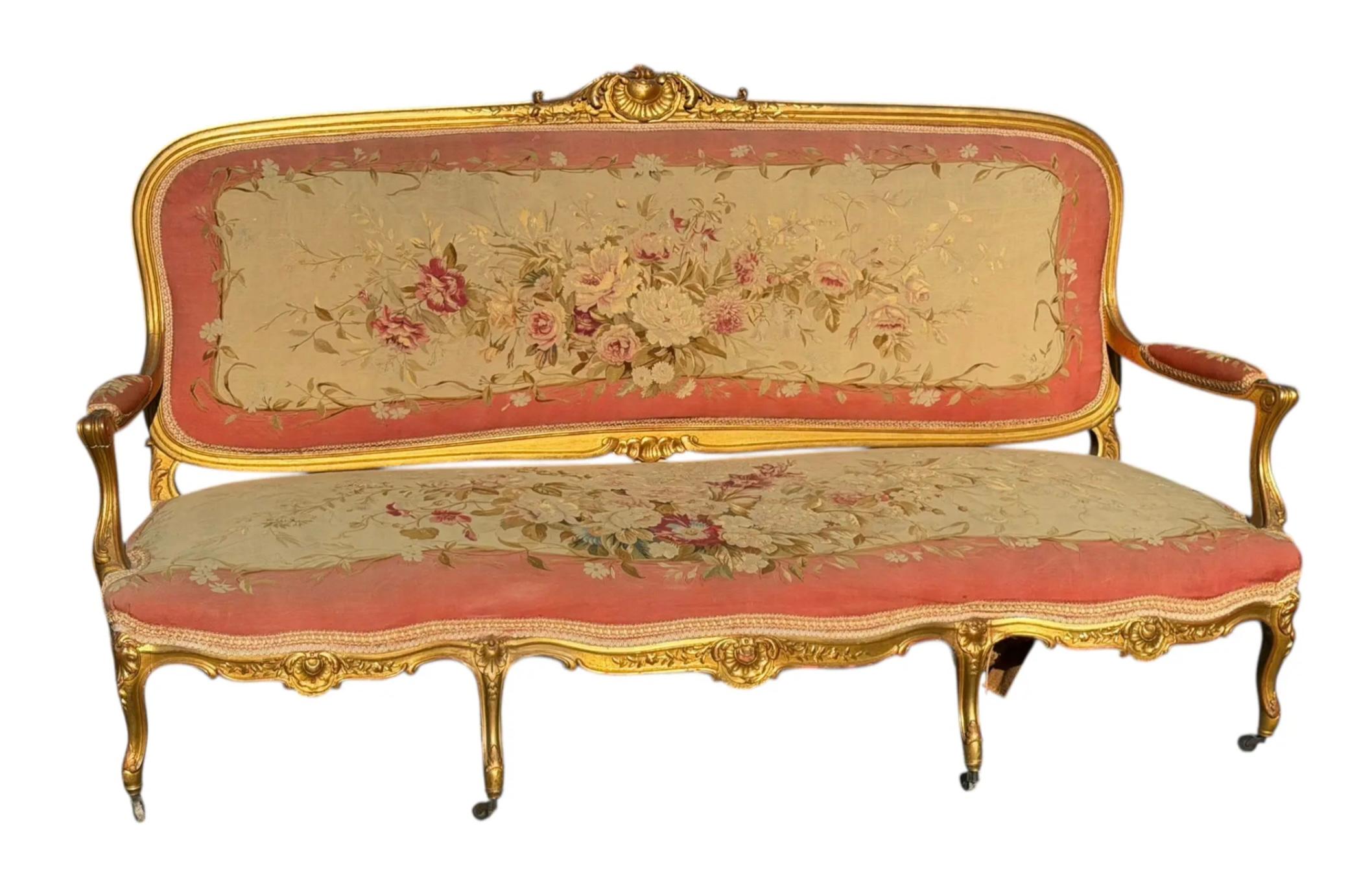 Antique French Louis XV Style Giltwood & Aubusson Tapestry Canapé Sofa (Französisch) im Angebot