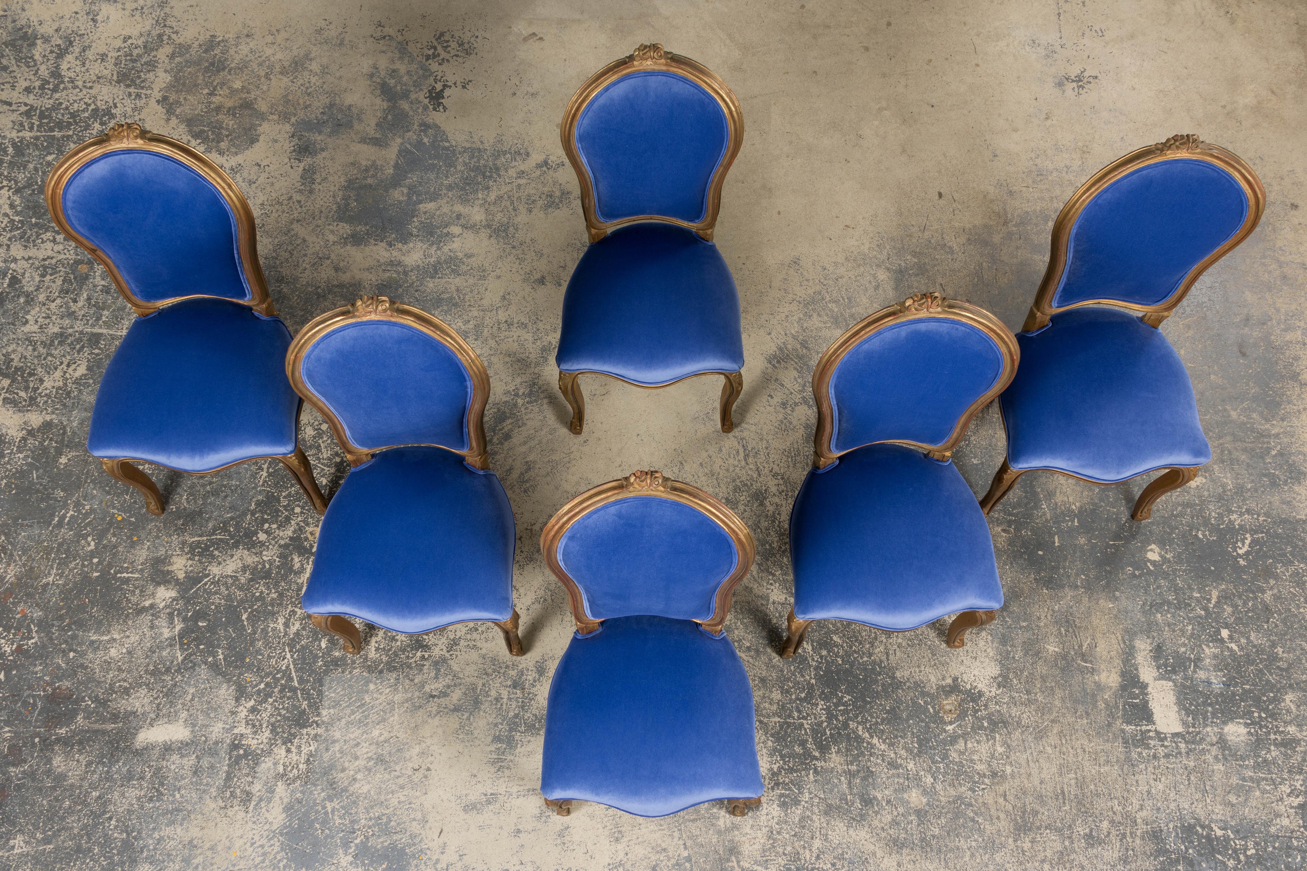 Antique French Sillas de Comedor de Madera Dorada Estilo Luis XV en Azul Cobalto - Lote de 6 Francés en venta