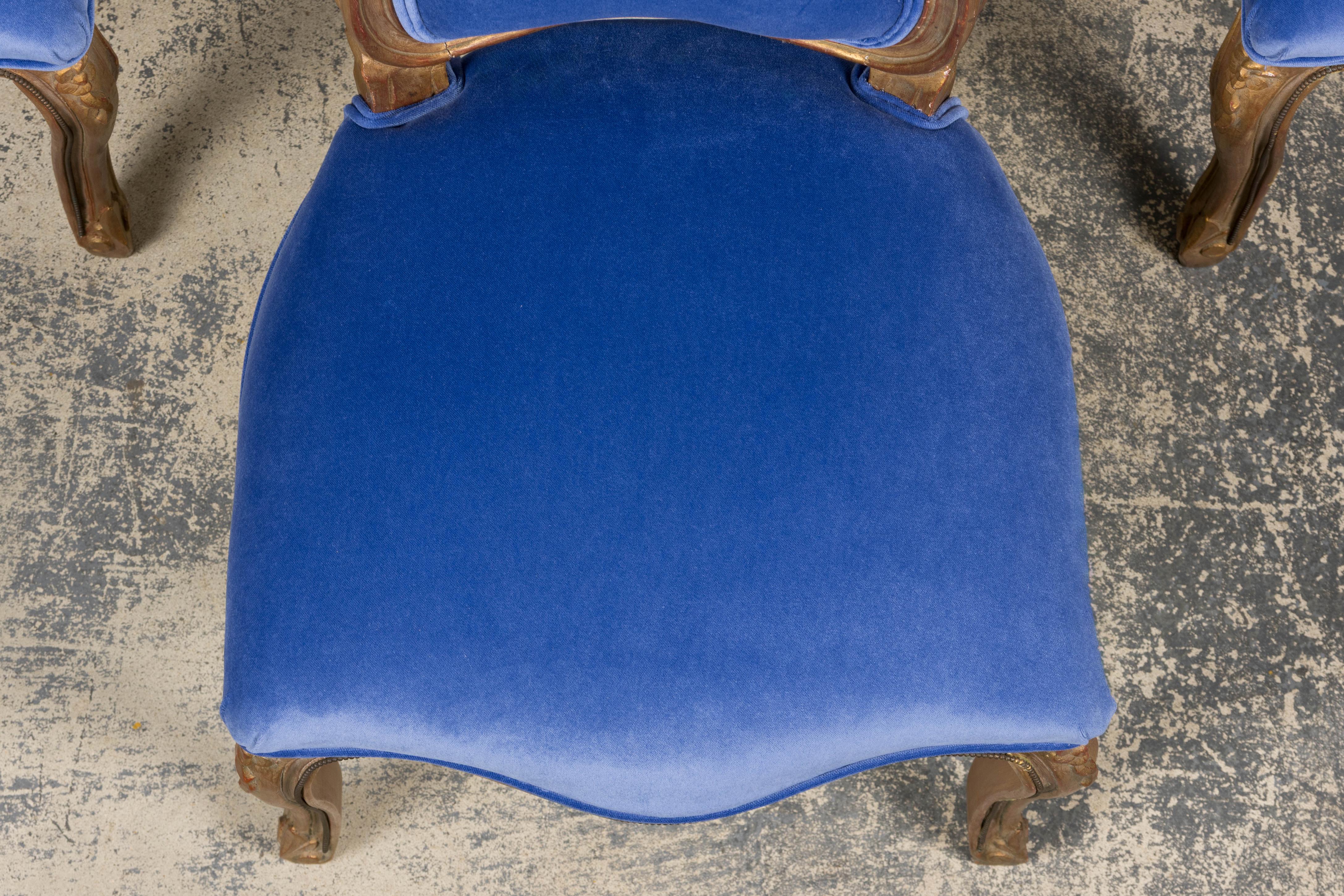 Antique French Sillas de Comedor de Madera Dorada Estilo Luis XV en Azul Cobalto - Lote de 6 Tallado a mano en venta