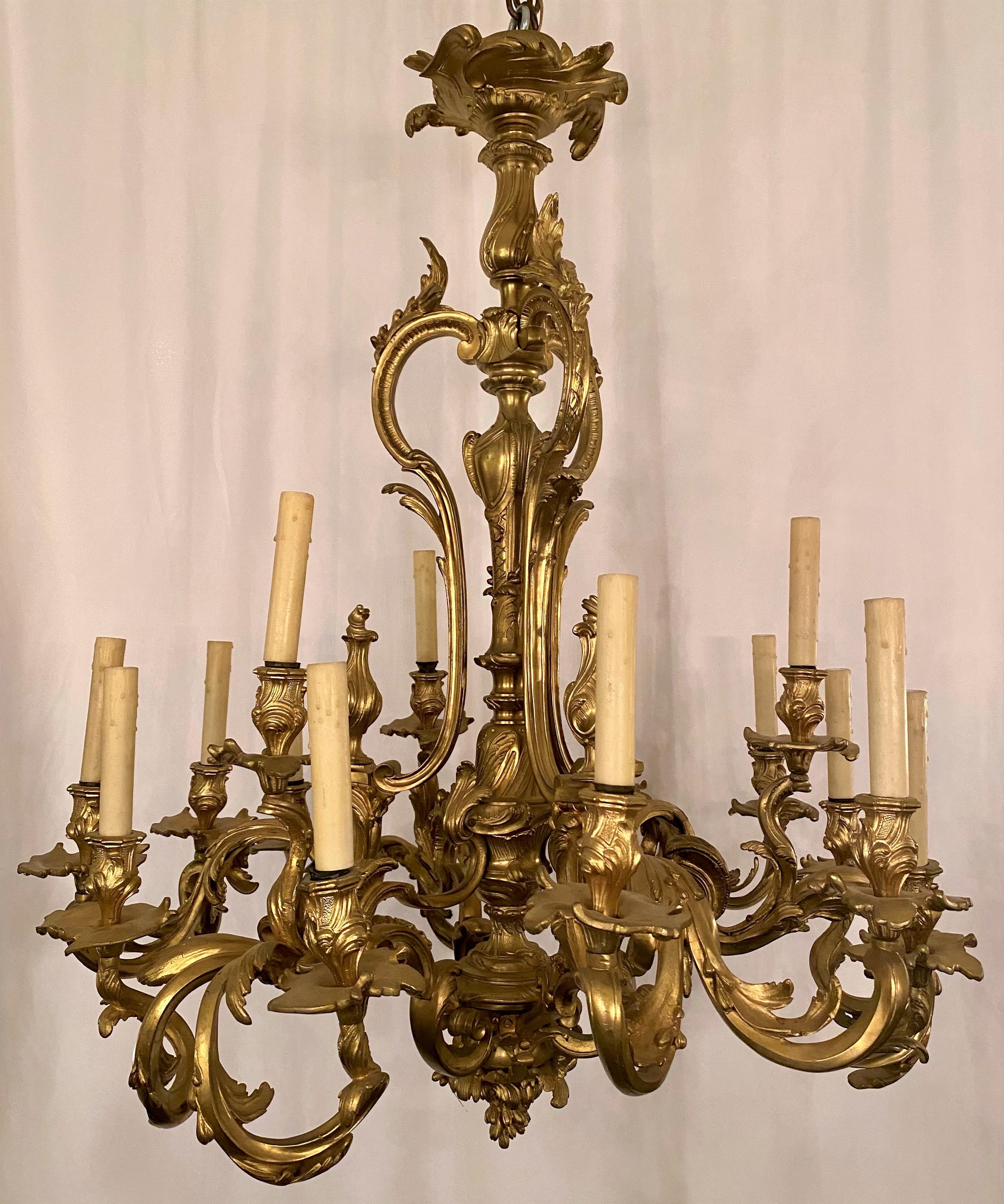 Antique French superb quality Louis XV style Napoleon III era gold bronze 15 light chandelier, circa 1880.
CHB238.