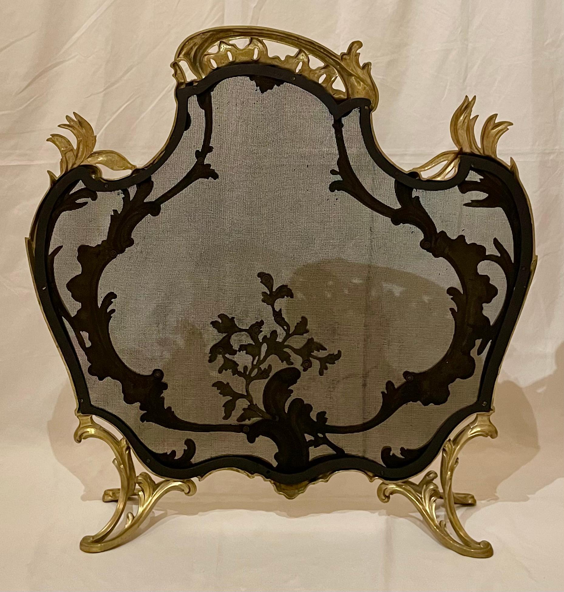 Antique French Louis XV Style Gold Bronze Fire Screen, CIRCA 1890. (19. Jahrhundert) im Angebot