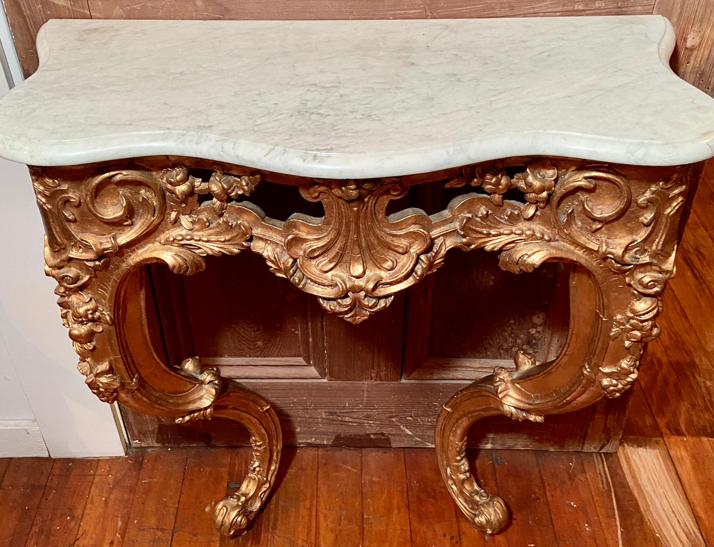 Antique French Louis XV Style Gold Console with White Marble Top, Ca 1910-1920 In Good Condition For Sale In New Orleans, LA