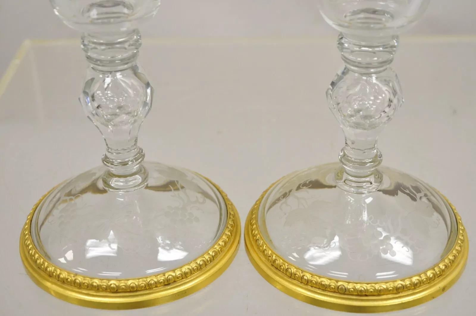 Ancienne paire de gobelets à pied en cristal de style Louis XV en bronze doré - Paire en vente 5
