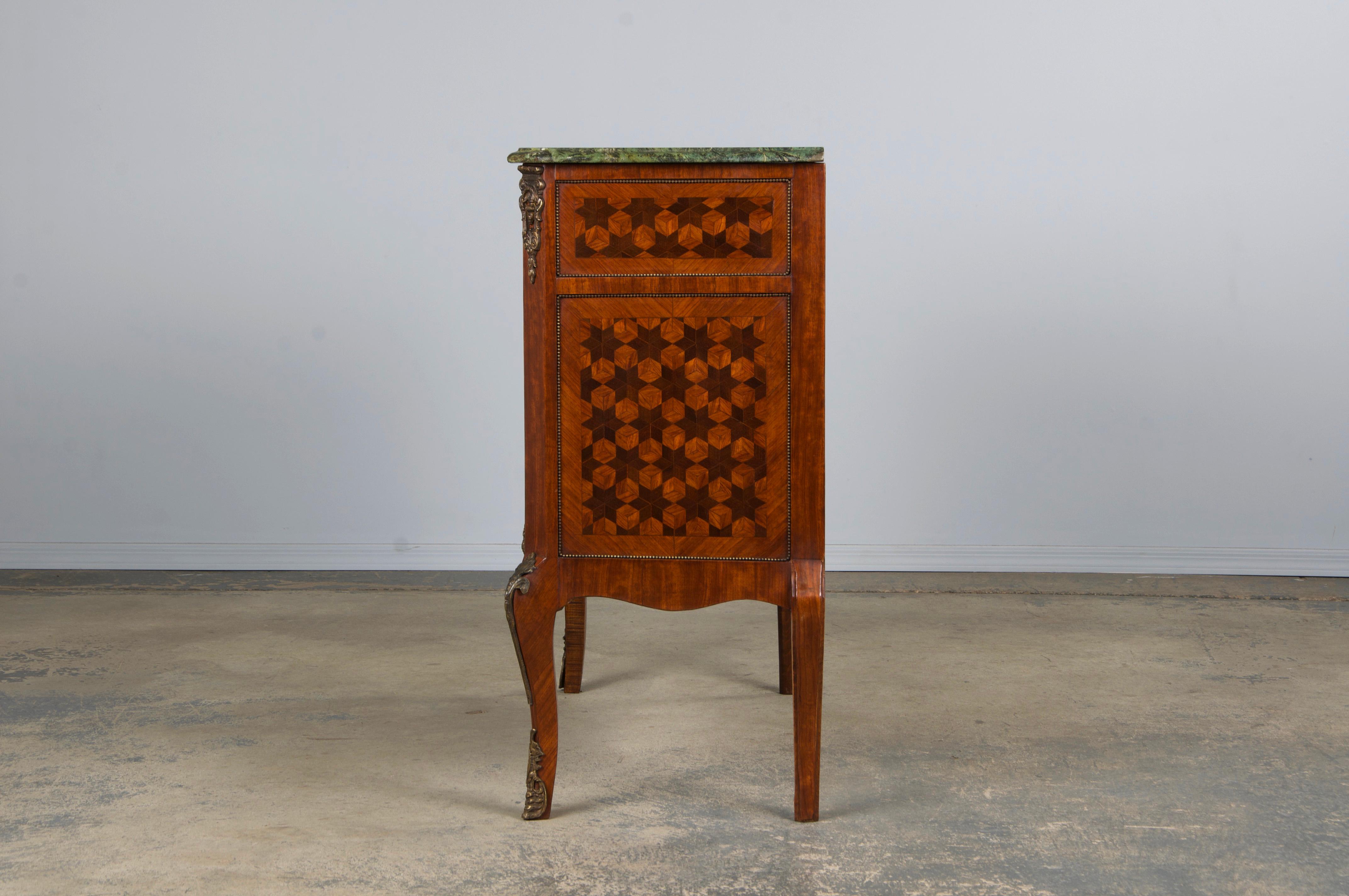 Antique French Louis XV Style Kingwood Marquetry Commode W/ Green Marble in vendita 3