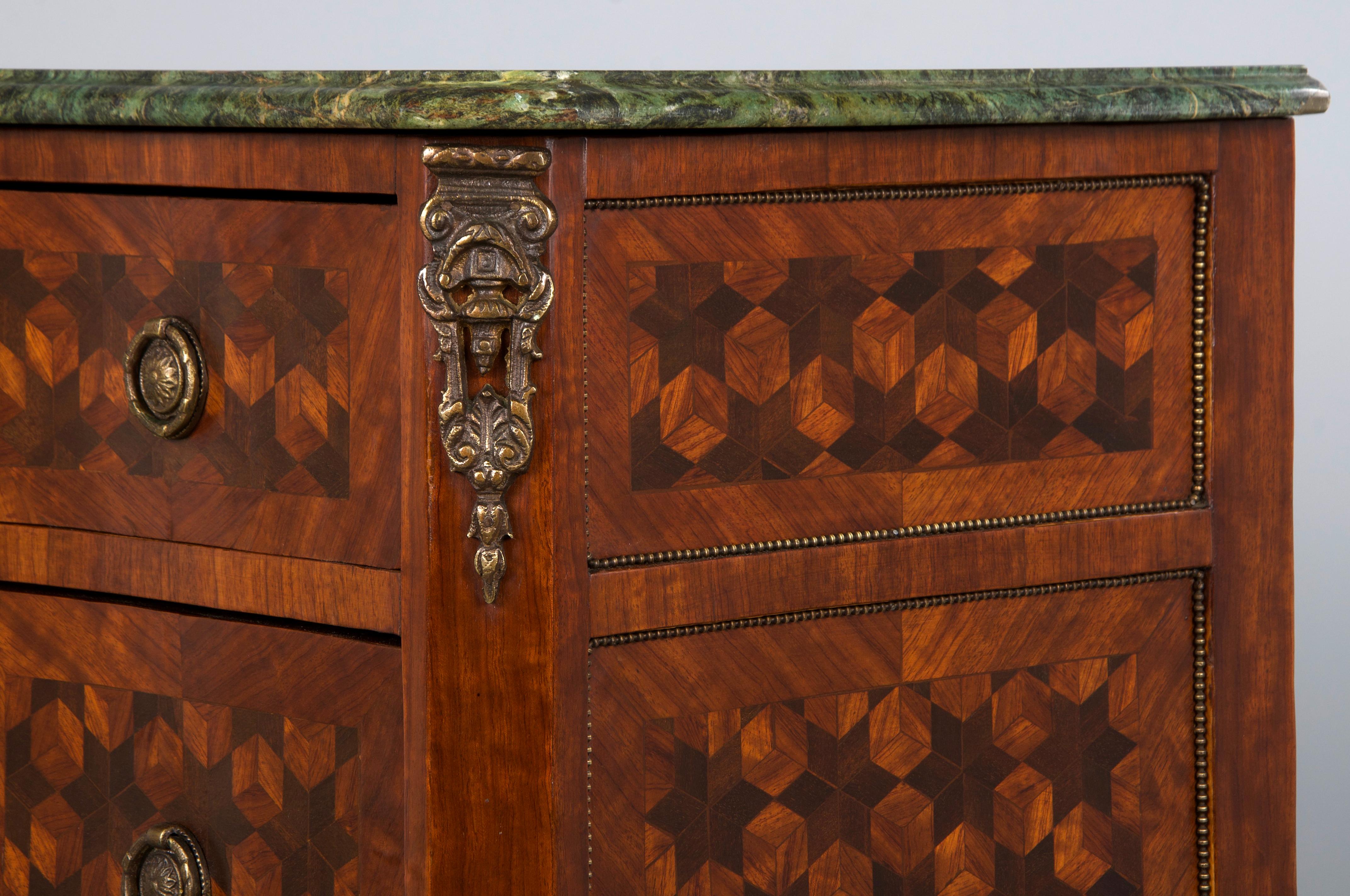 Antique French Louis XV Style Kingwood Marquetry Commode W/ Green Marble in vendita 8