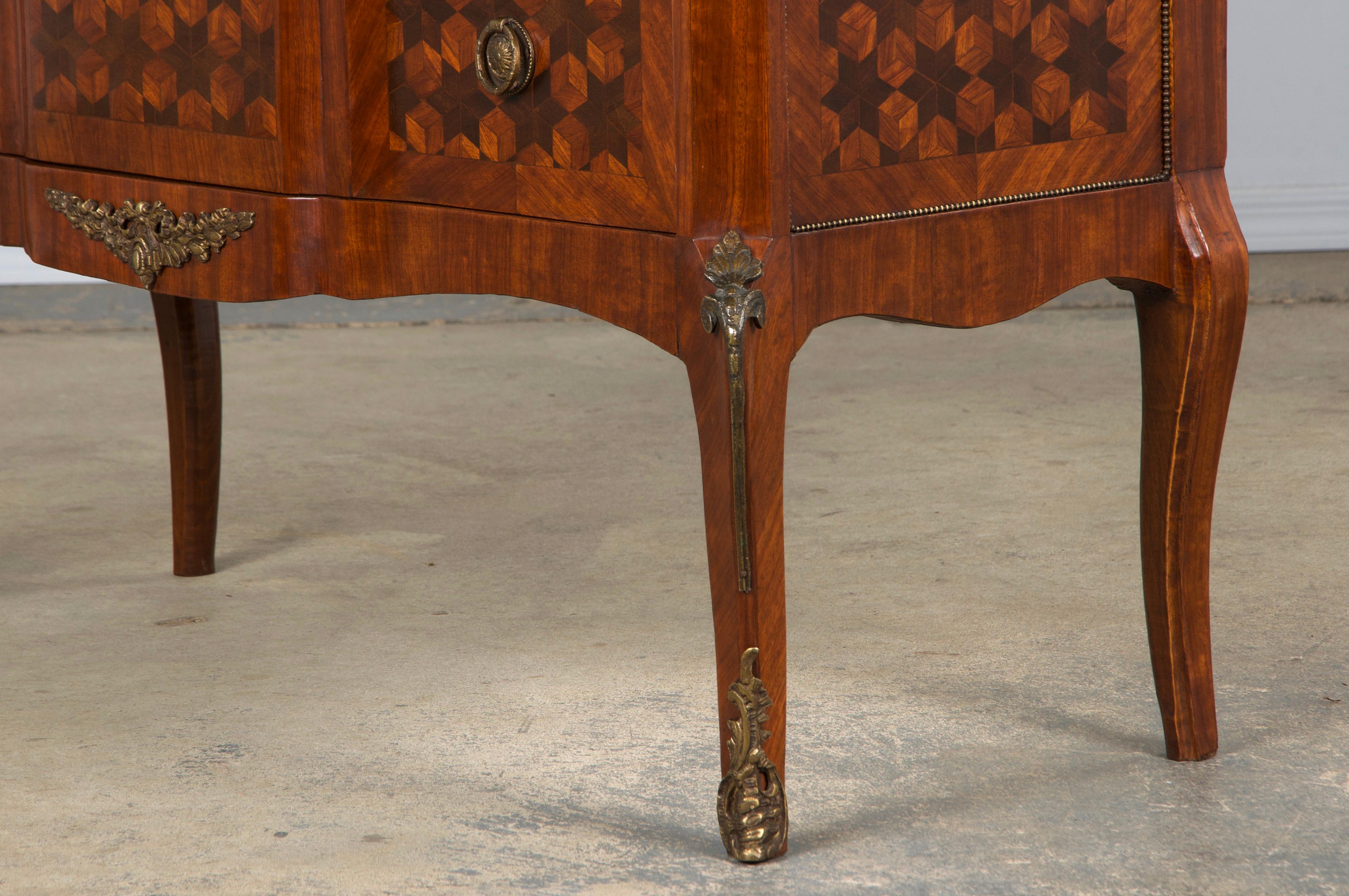 Antique French Louis XV Style Kingwood Marquetry Commode W/ Green Marble in vendita 9