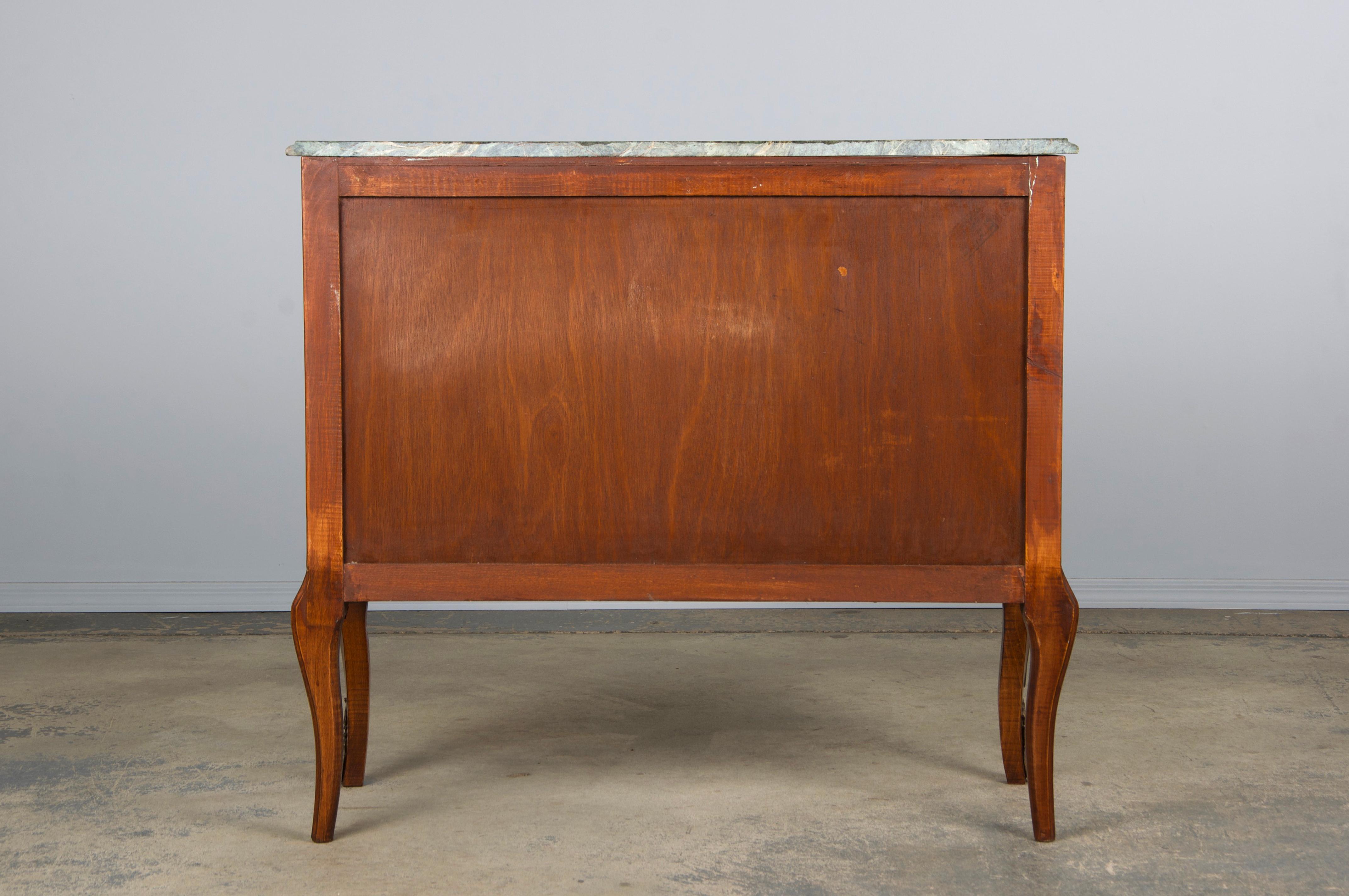 Antique French Louis XV Style Kingwood Marquetry Commode W/ Green Marble in vendita 10