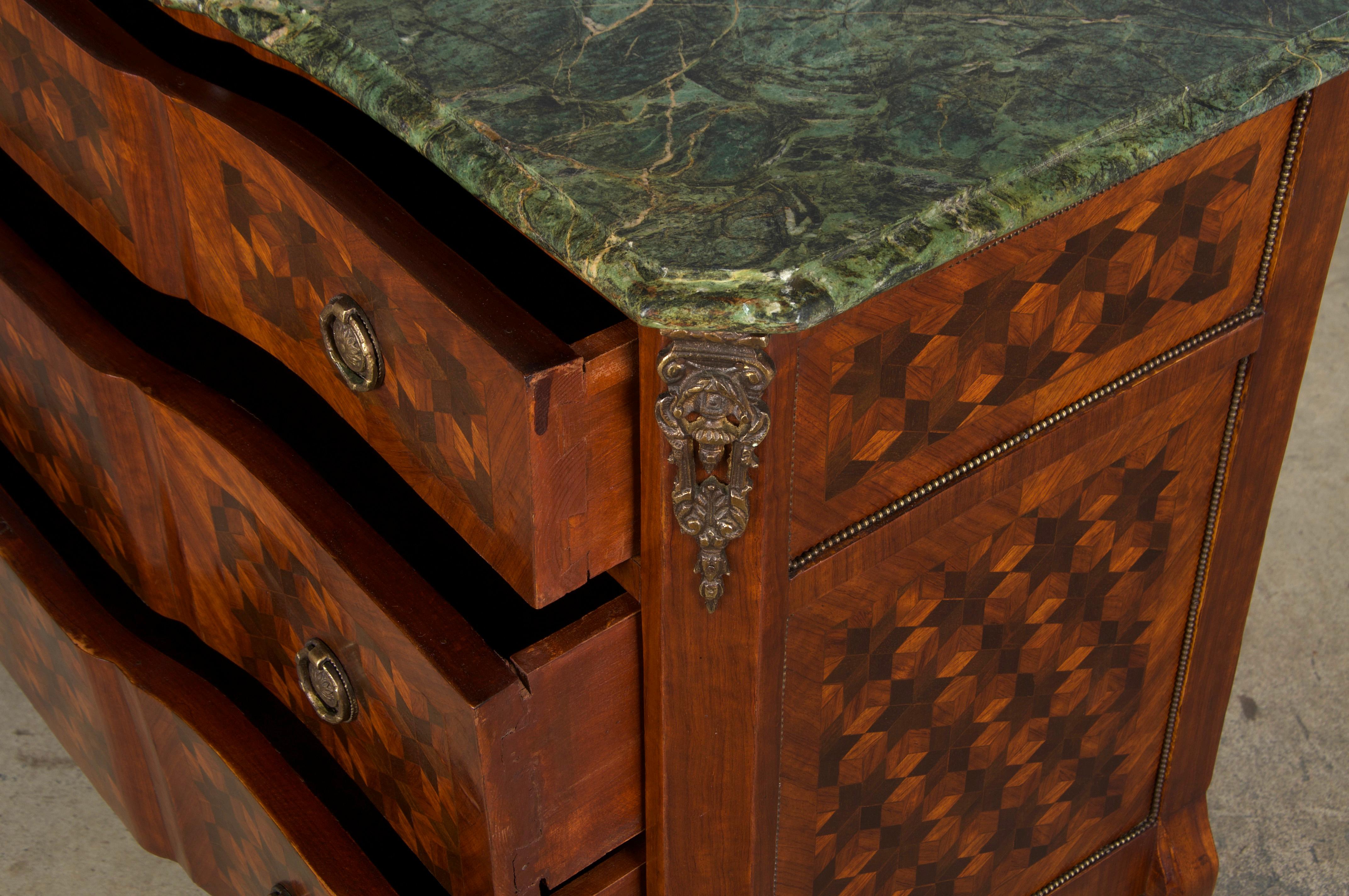 Antique French Louis XV Style Kingwood Marquetry Commode W/ Green Marble in vendita 11