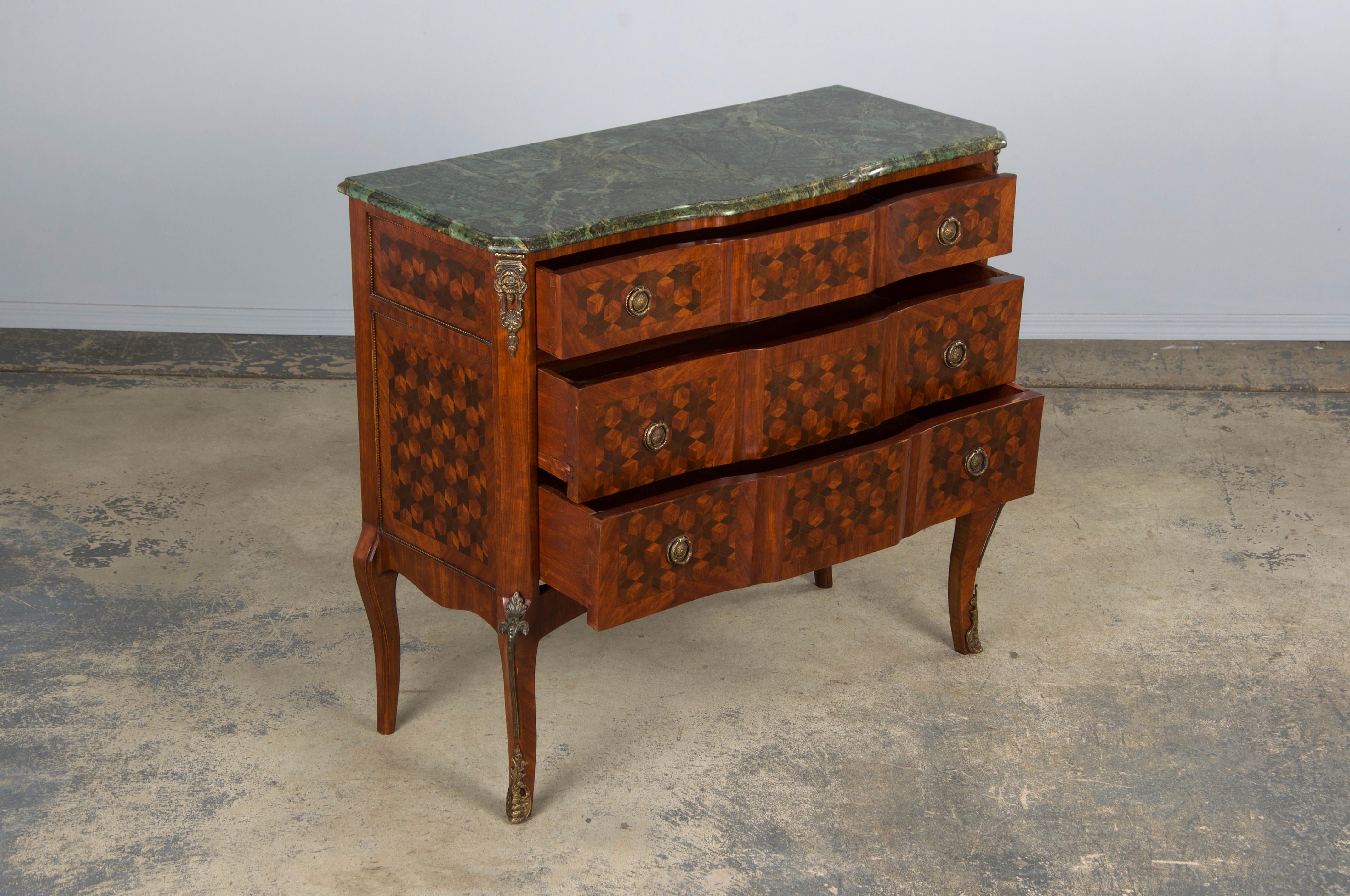 Ottone Antique French Louis XV Style Kingwood Marquetry Commode W/ Green Marble in vendita