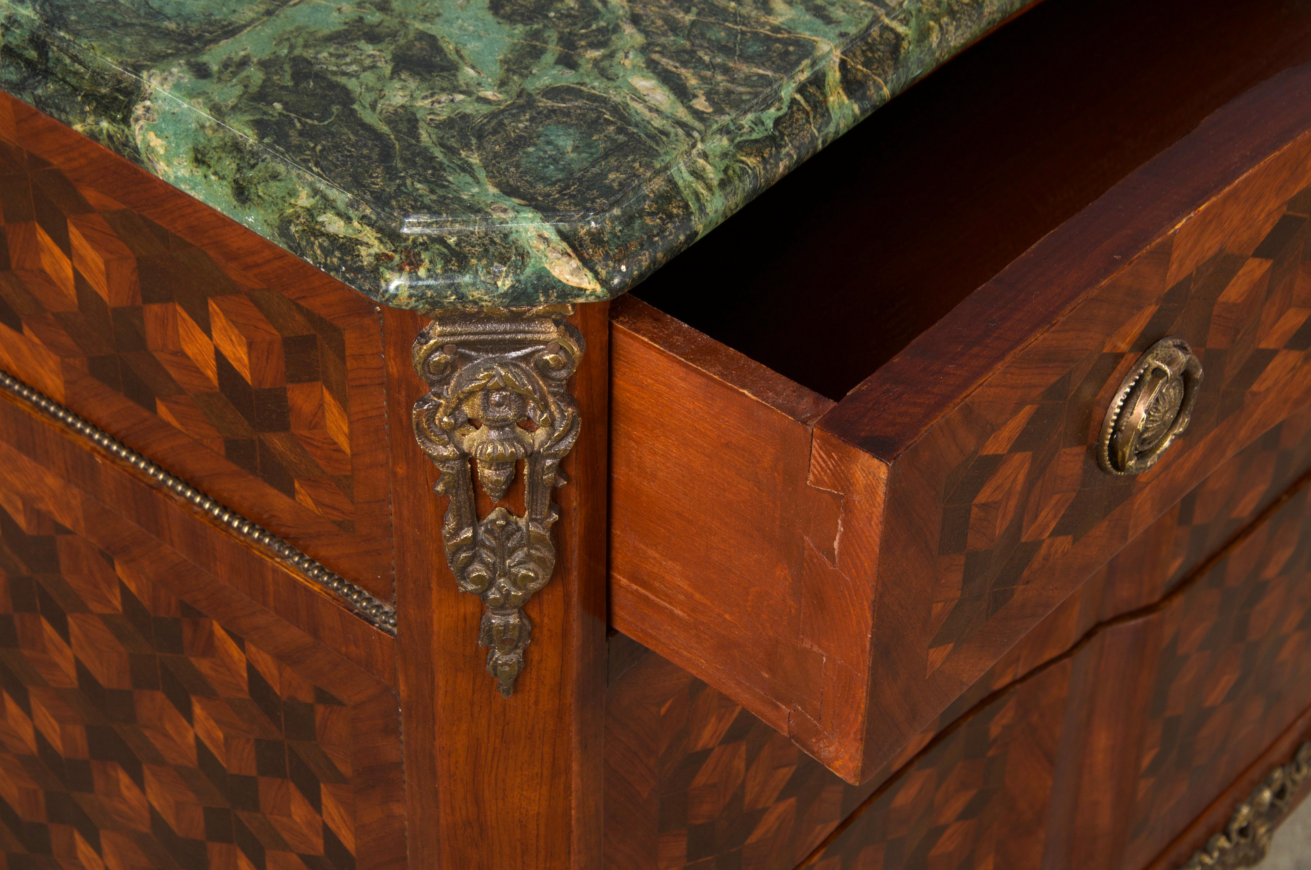 Antique French Louis XV Style Kingwood Marquetry Commode W/ Green Marble in vendita 1