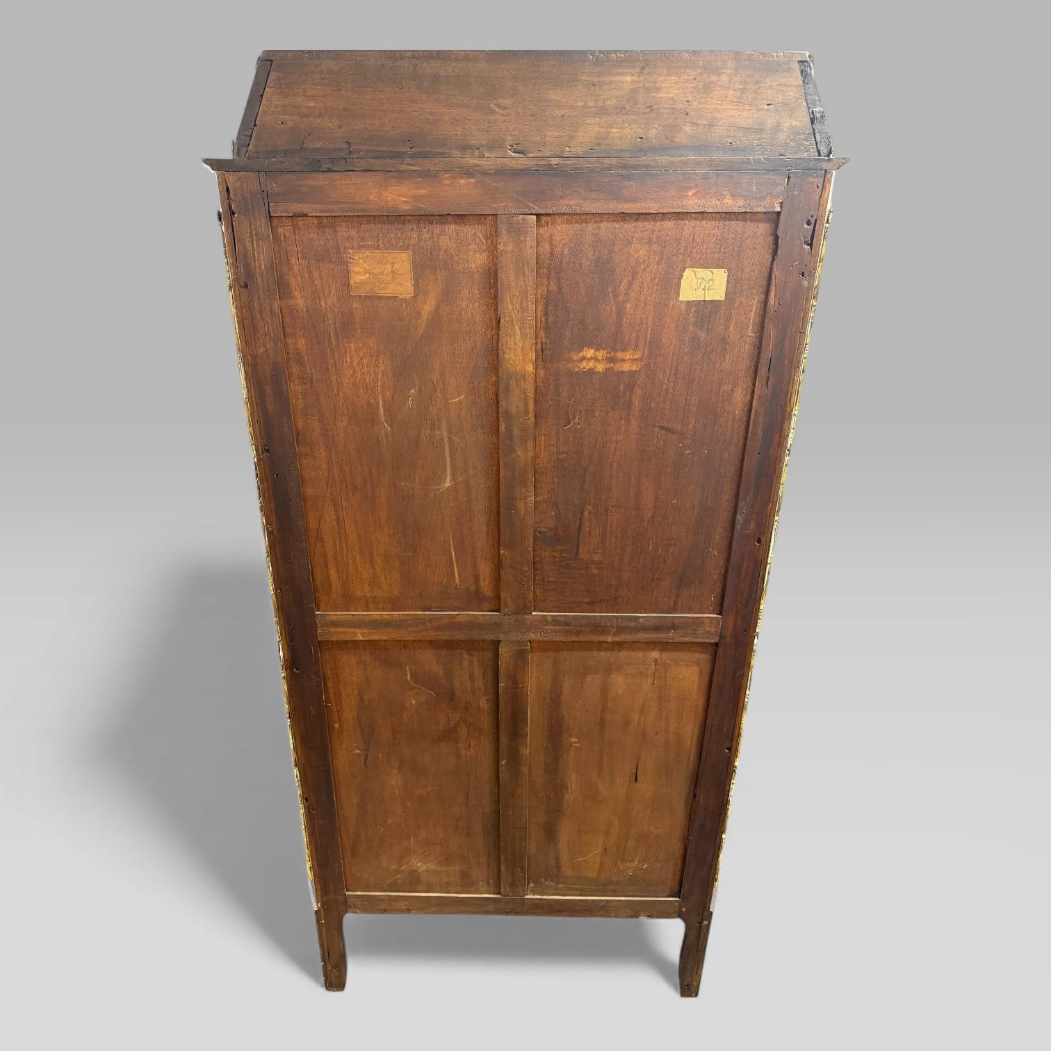 Antiguo Armario Vitrina Francés Estilo Luis XV de Madera de Rey y Marquetería en venta 6