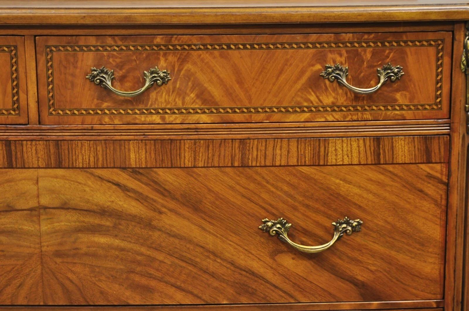 Antique French Louis XV Style Mahogany Satinwood Inlay 4 Drawer Dresser by Sligh In condizioni buone in vendita a Philadelphia, PA