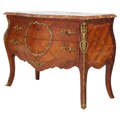 Ancienne commode française de style Louis XV en marbre, bois de violette et marqueterie de bois de citronnier 