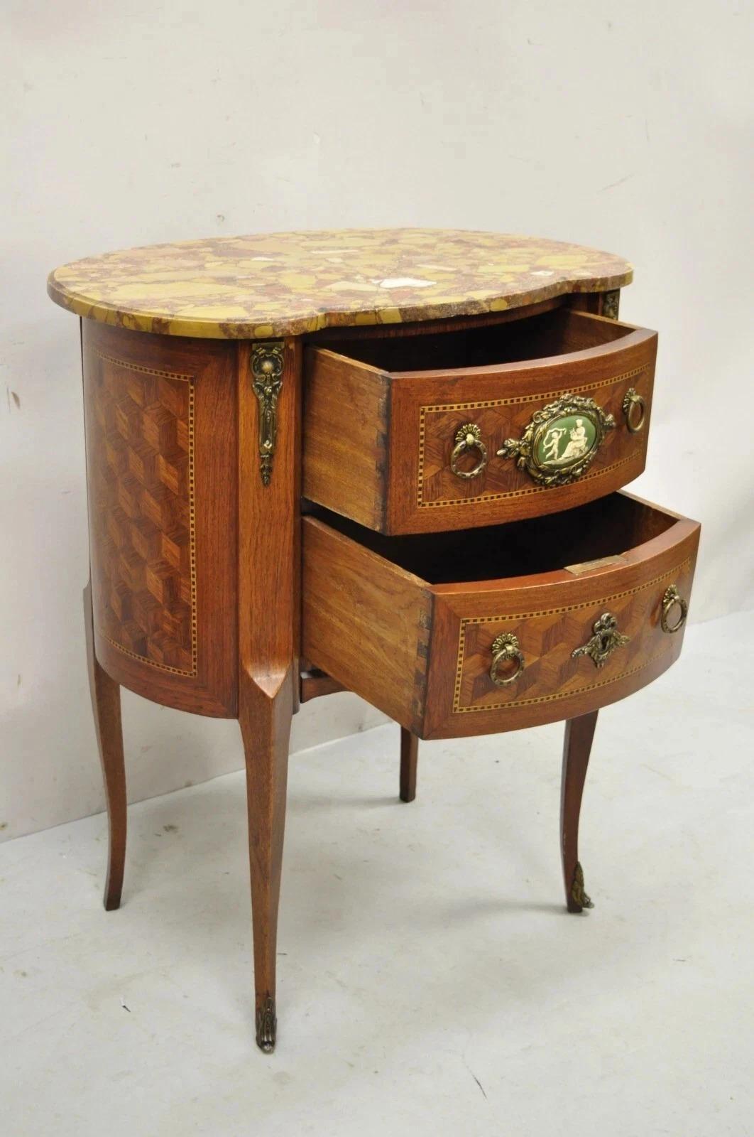 Antique French French Louis XV Style Marble Top Bombe Commode Nightstand Side Table en vente 6