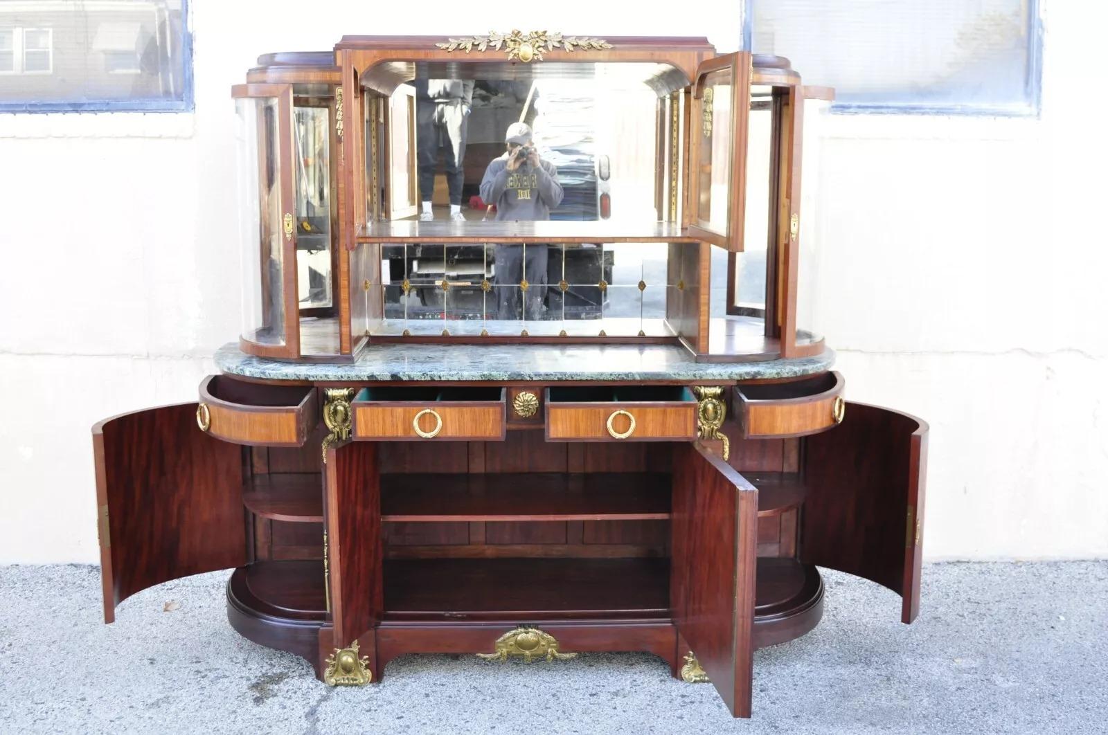 Buffet français ancien de style Louis XV avec plateau en marbre, verre nœudé et bronze doré en vente 4
