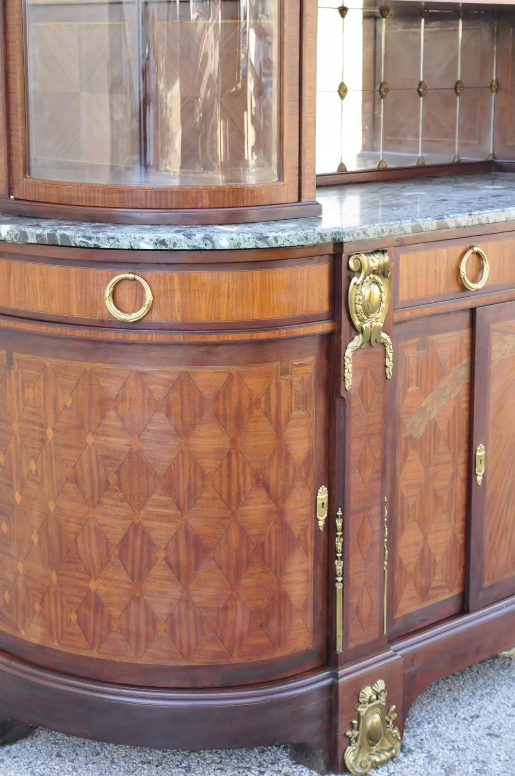 Buffet français ancien de style Louis XV avec plateau en marbre, verre nœudé et bronze doré en vente 7