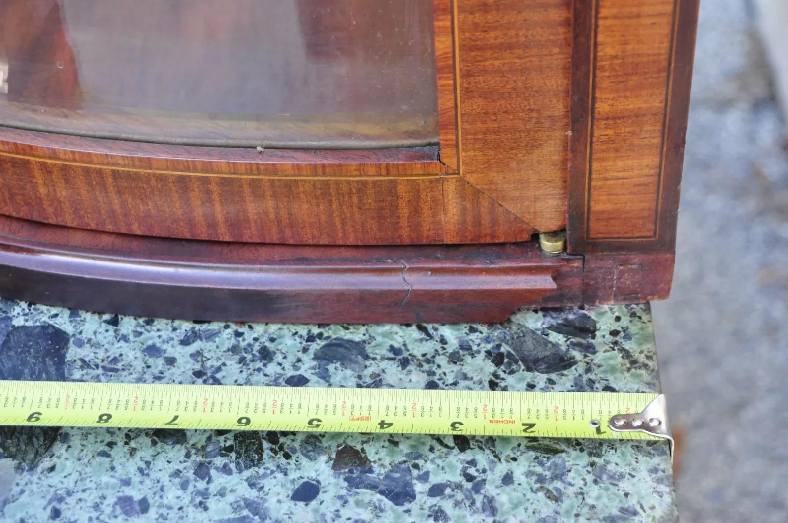 Buffet français ancien de style Louis XV avec plateau en marbre, verre nœudé et bronze doré en vente 3