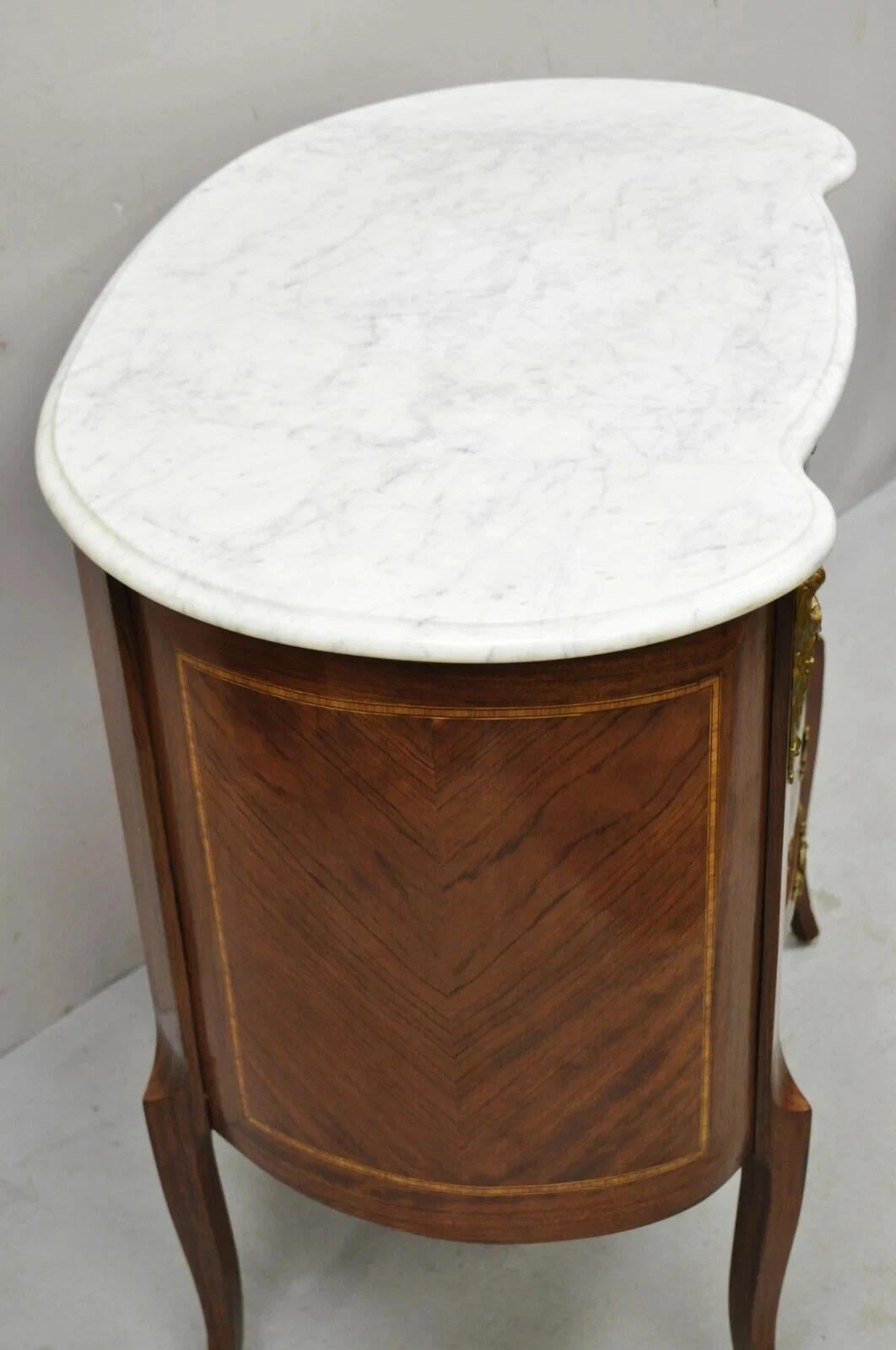 Antique French Louis XV Style Marble Top Bronze Ormolu Bombe Commode Nightstand en vente 4