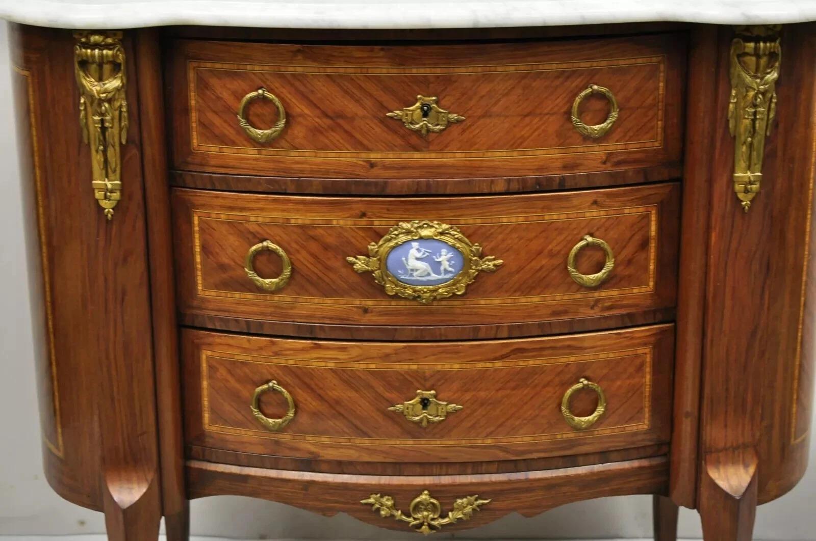 Inconnu Antique French Louis XV Style Marble Top Bronze Ormolu Bombe Commode Nightstand en vente