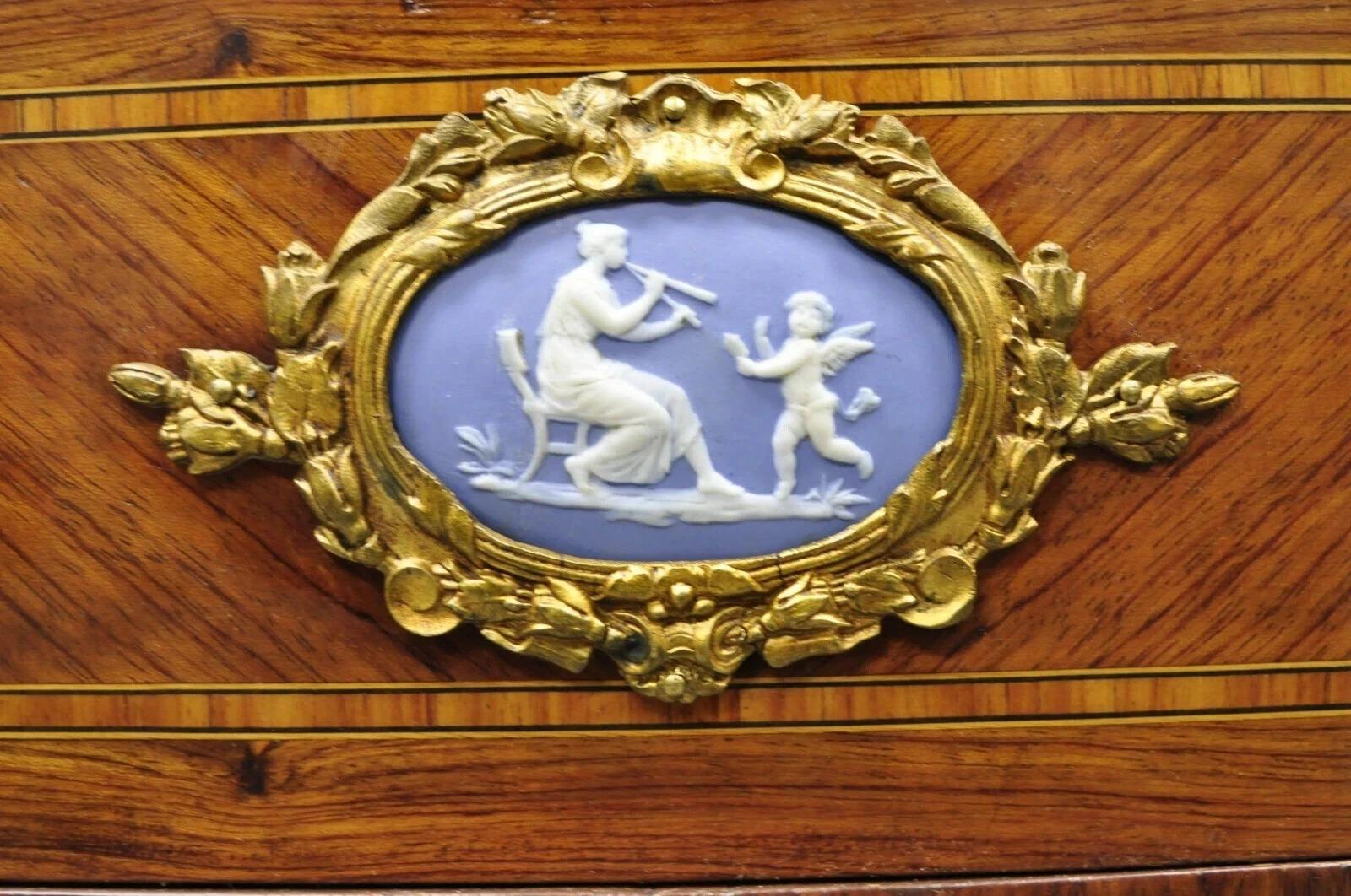Antique French Louis XV Style Marble Top Bronze Ormolu Bombe Commode Nightstand Bon état - En vente à Philadelphia, PA