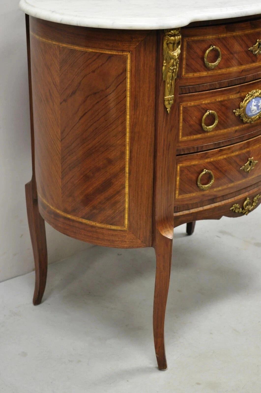 Marbre Antique French Louis XV Style Marble Top Bronze Ormolu Bombe Commode Nightstand en vente