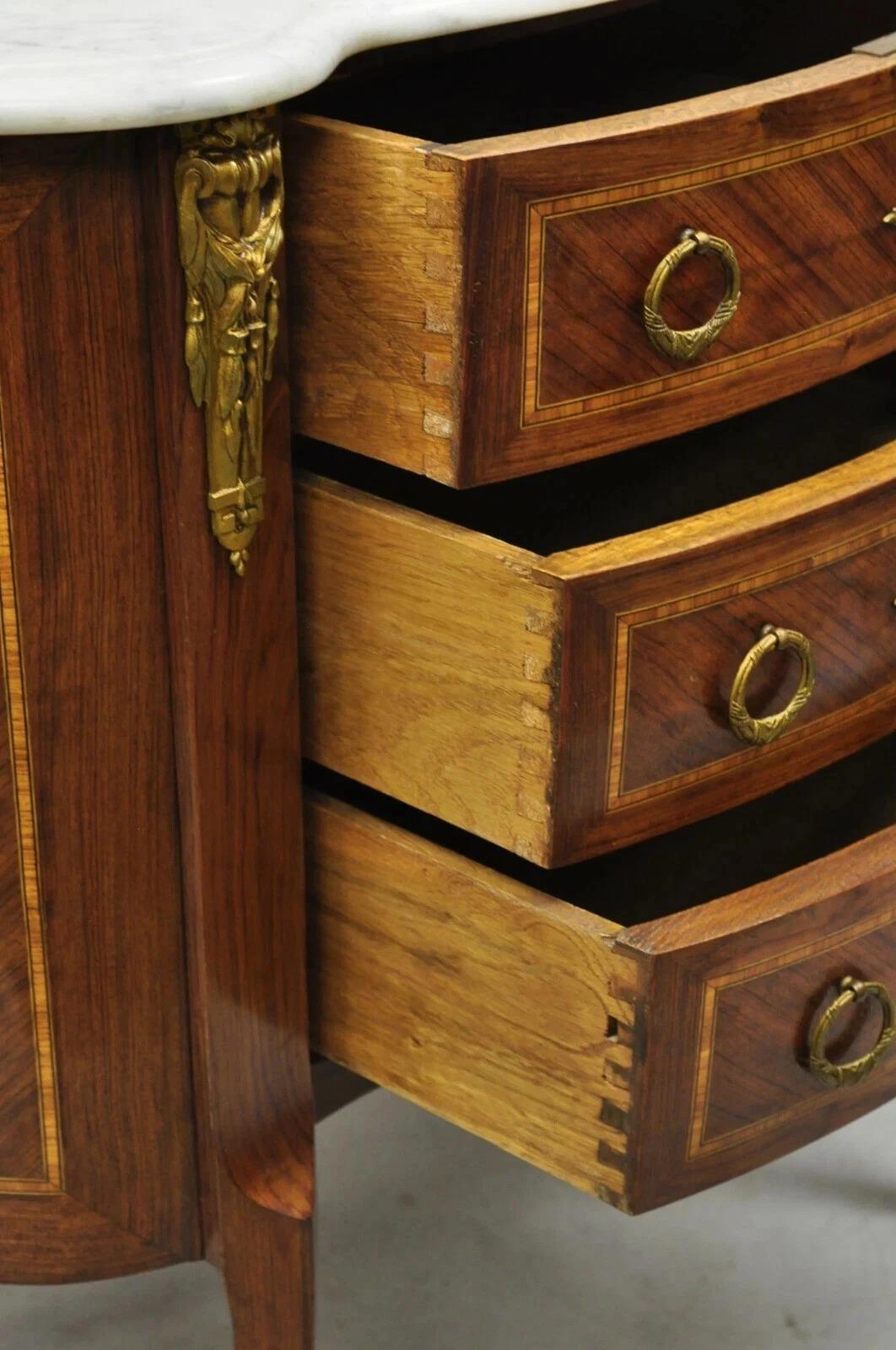 Antique French Louis XV Style Marble Top Bronze Ormolu Bombe Commode Nightstand en vente 1