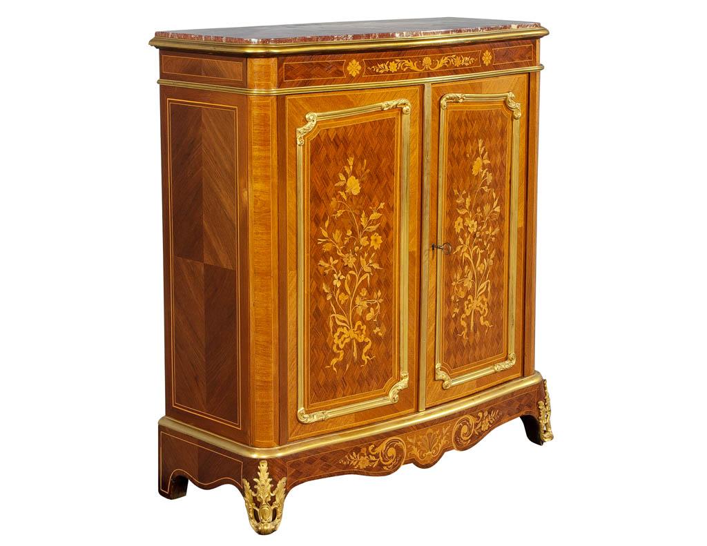 Français Ancienne commode française de style Louis XV à plateau en marbre en vente