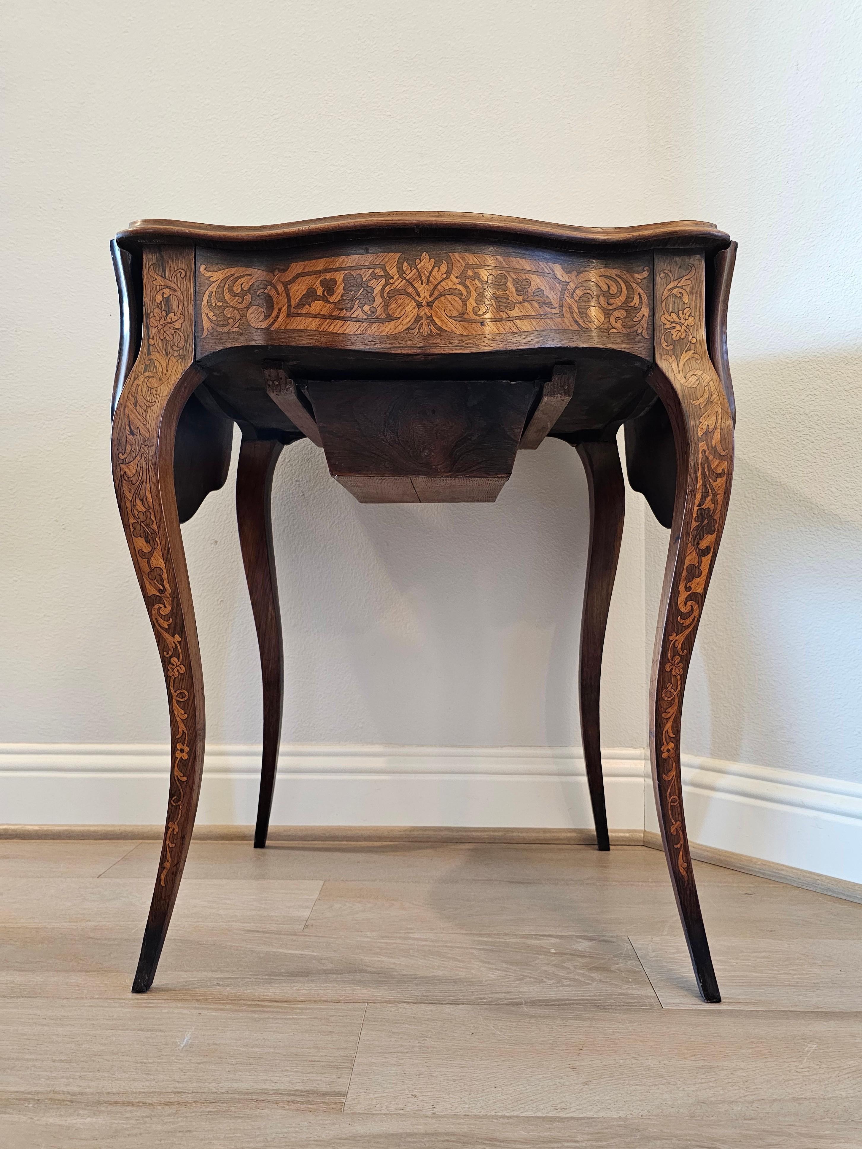 Antique French Mesa Auxiliar de Marquetería de Hoja Caída Estilo Luis XV para Costura en venta 4