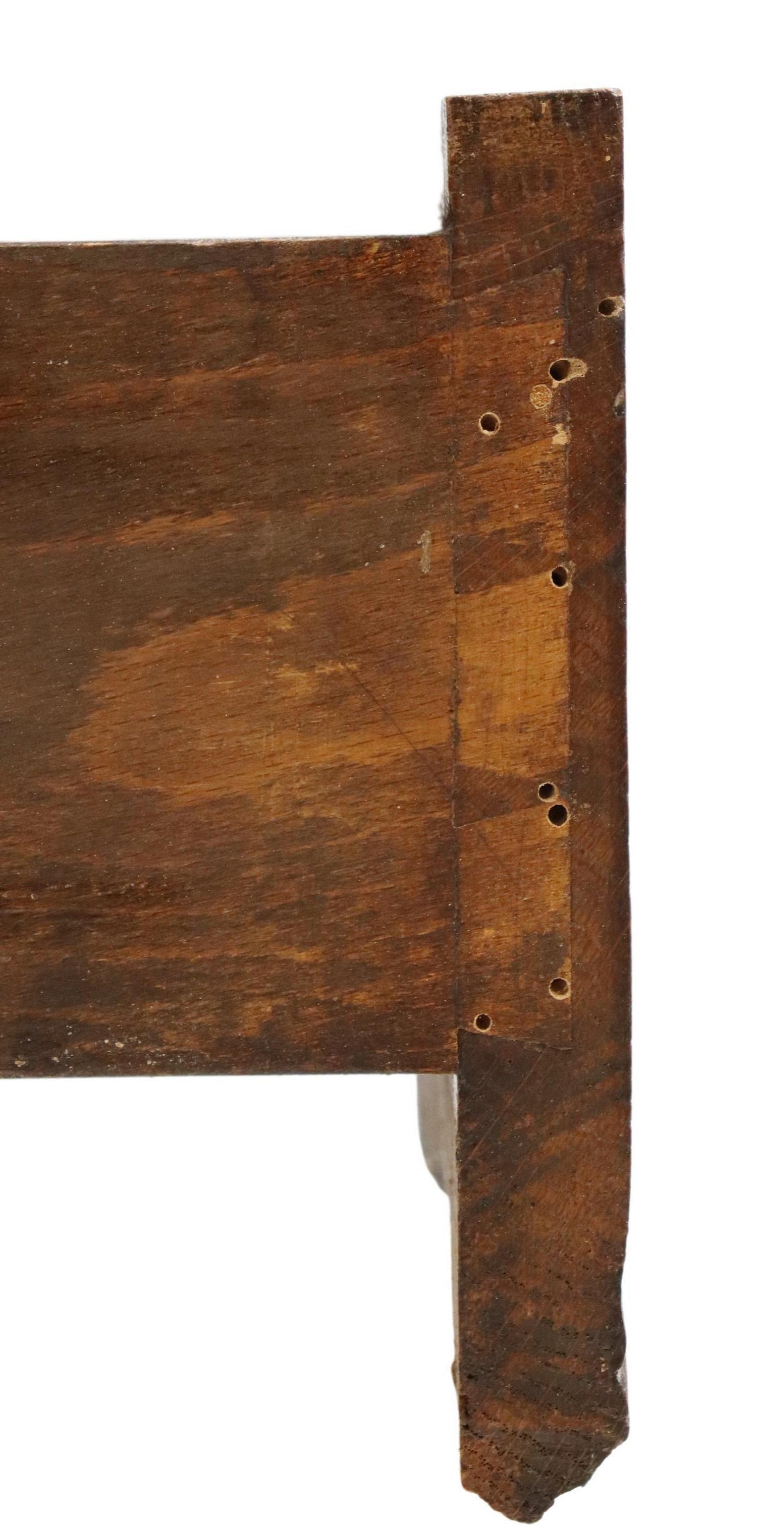 Antiker französischer Vitrinenschrank aus Eichenholz im Louis-XV-Stil (Französisch) im Angebot