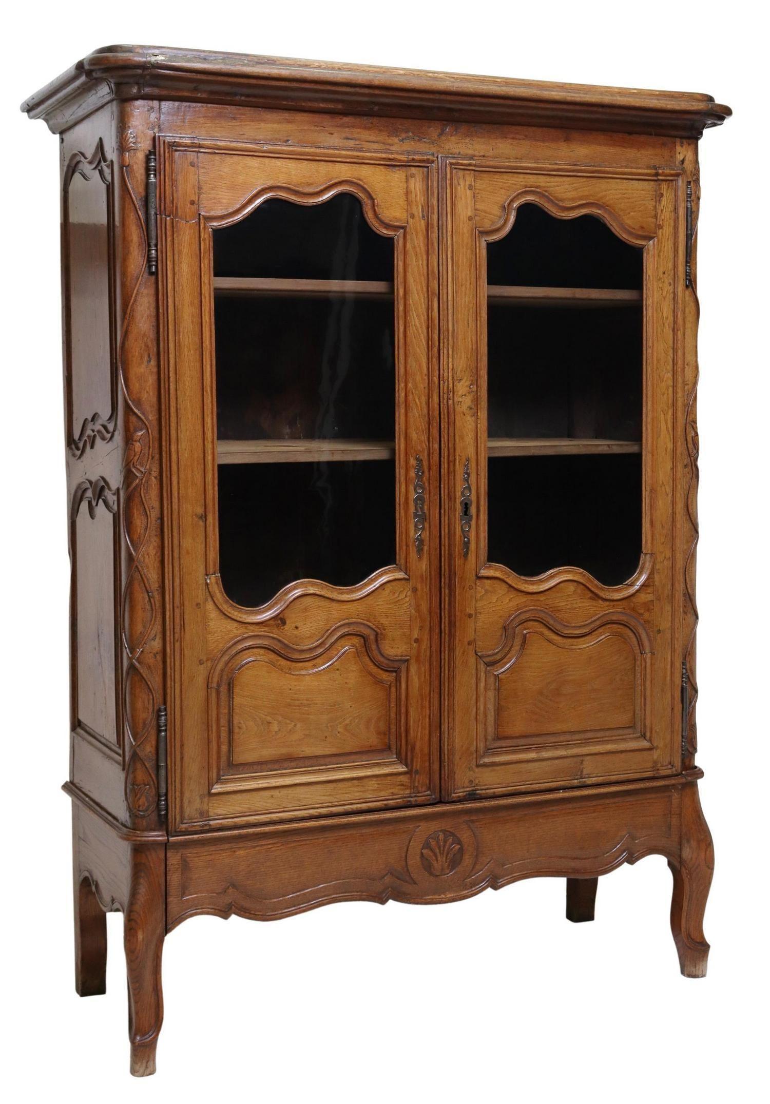Antique French Louis XV Style Oak Display Cabinet Vitrine In Good Condition For Sale In Sheridan, CO