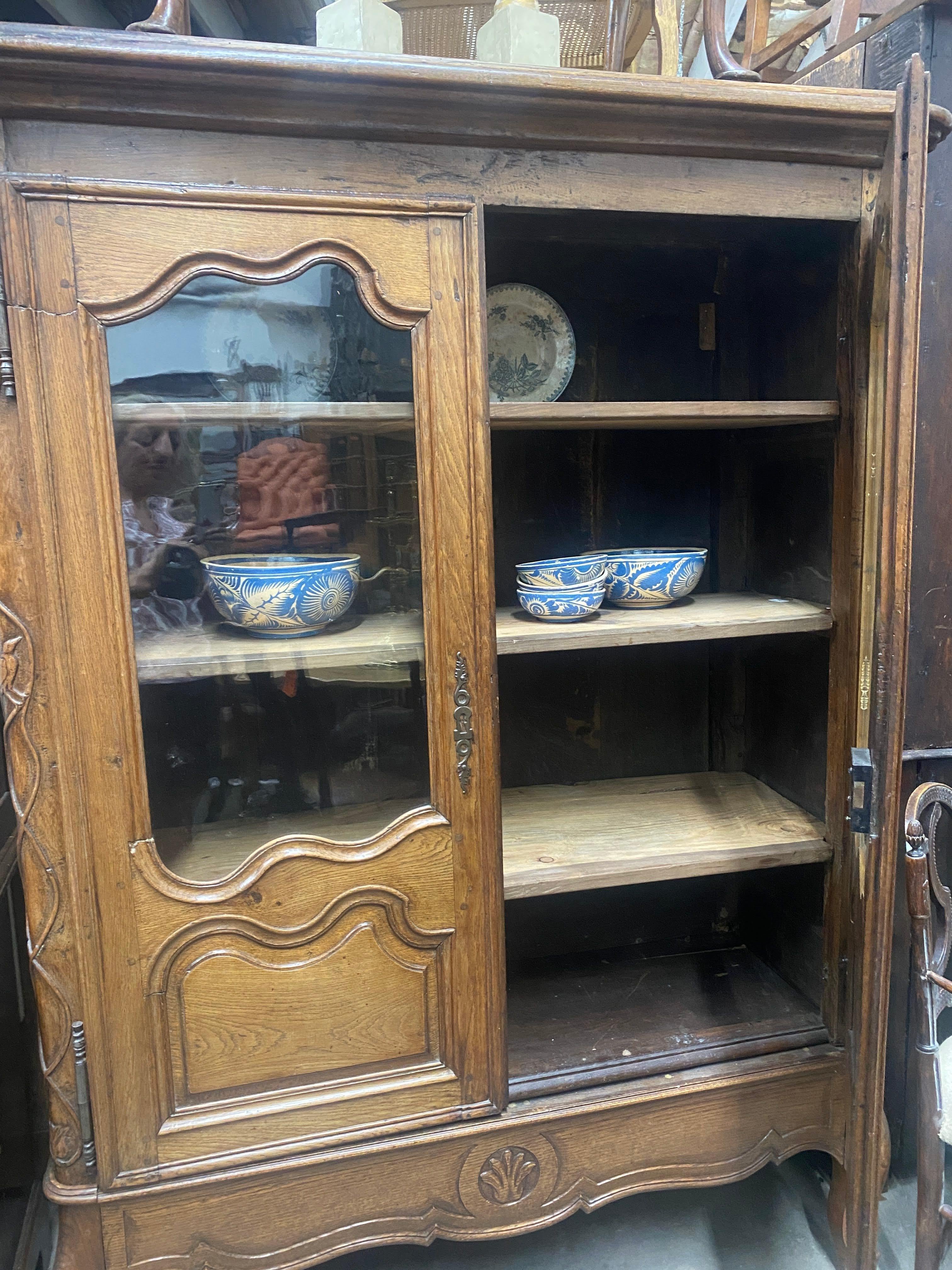 Brass Antique French Louis XV Style Oak Display Cabinet Vitrine For Sale