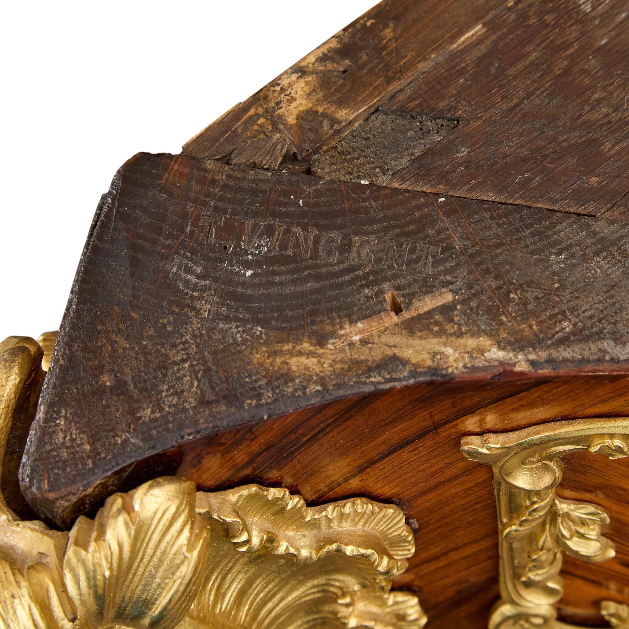 Antiguo Armario Montado Francés Estilo Louis XV de Ormolu y Vernis Martin en venta 3