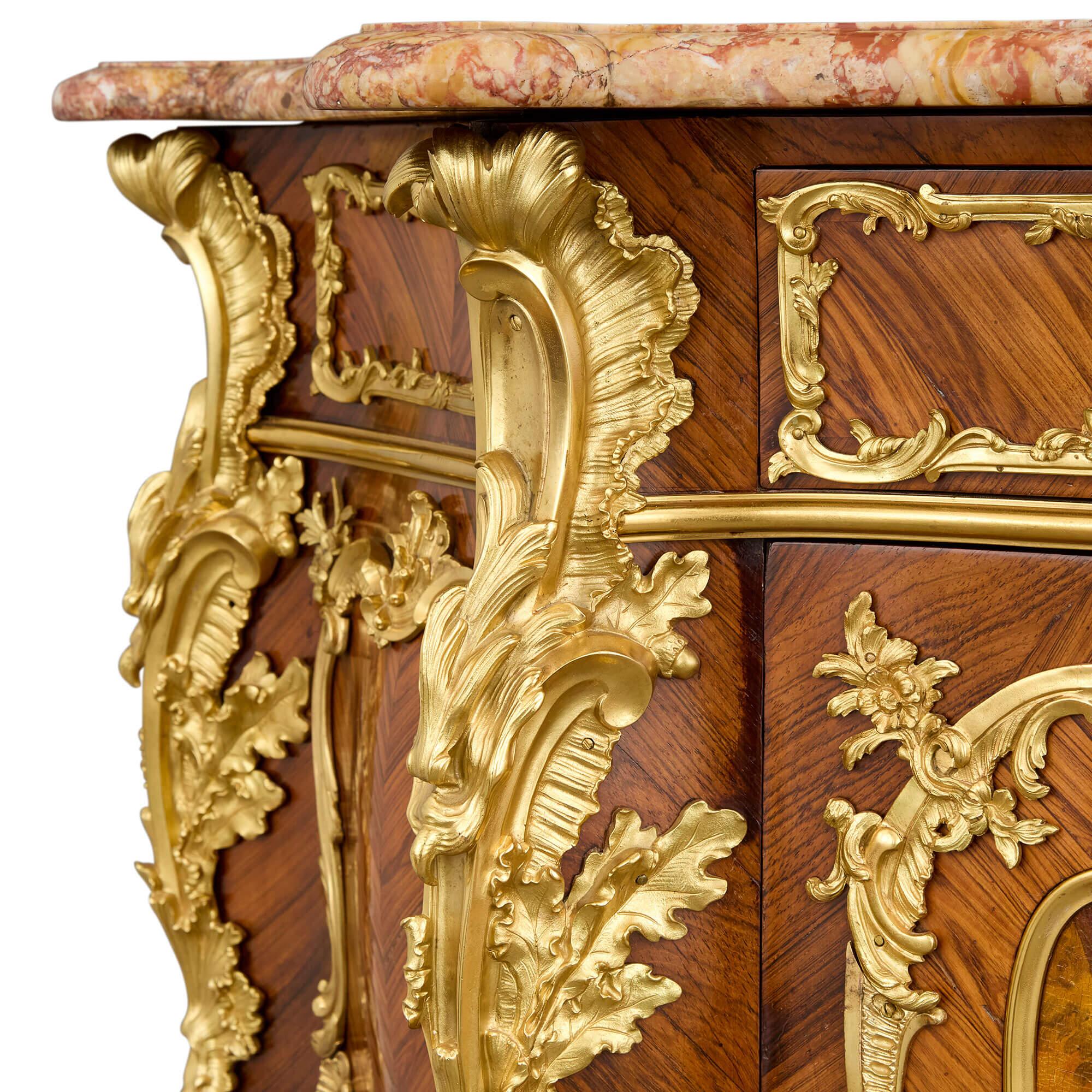 Antiguo Armario Montado Francés Estilo Louis XV de Ormolu y Vernis Martin en Bueno estado para la venta en London, GB