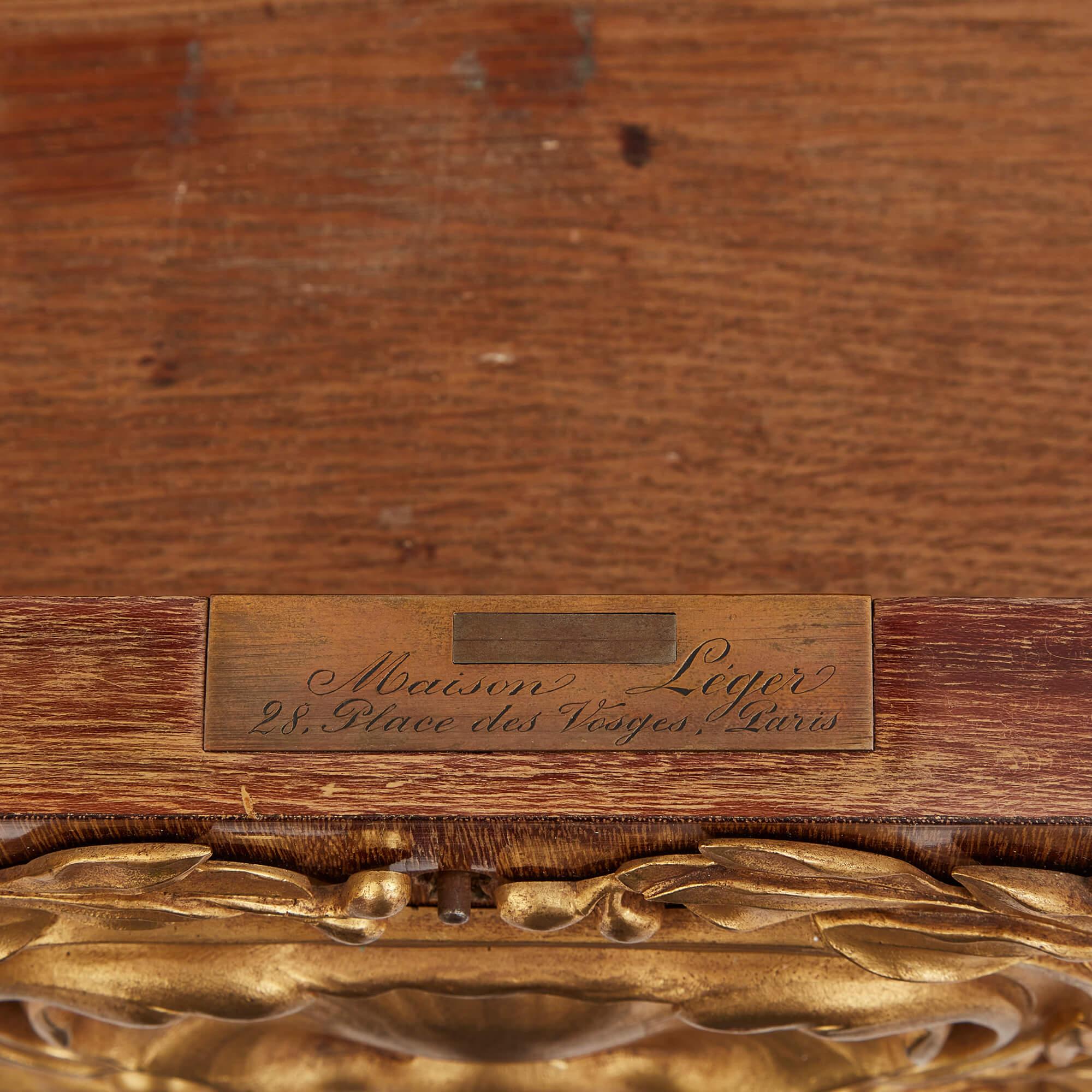 Bureau ancien en marqueterie montée sur bronze doré de style Louis XV par la Maison Léger en vente 5