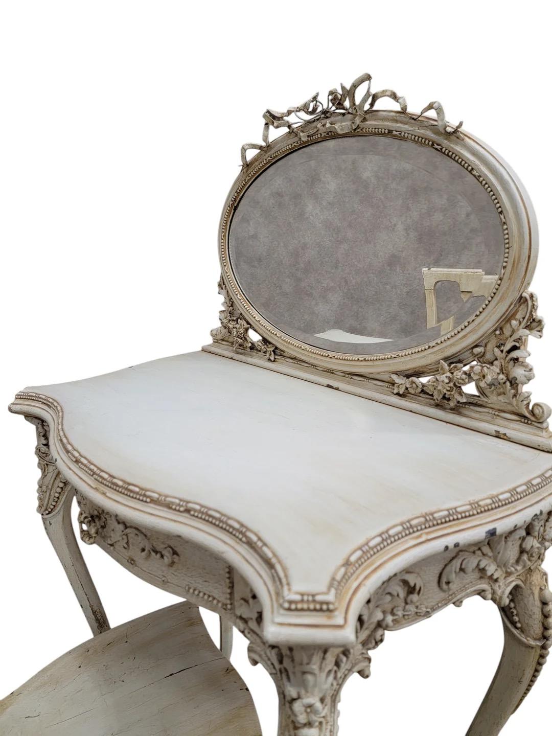 Ancienne table de toilette sculptée de style Louis XV française avec chaise en vente 11