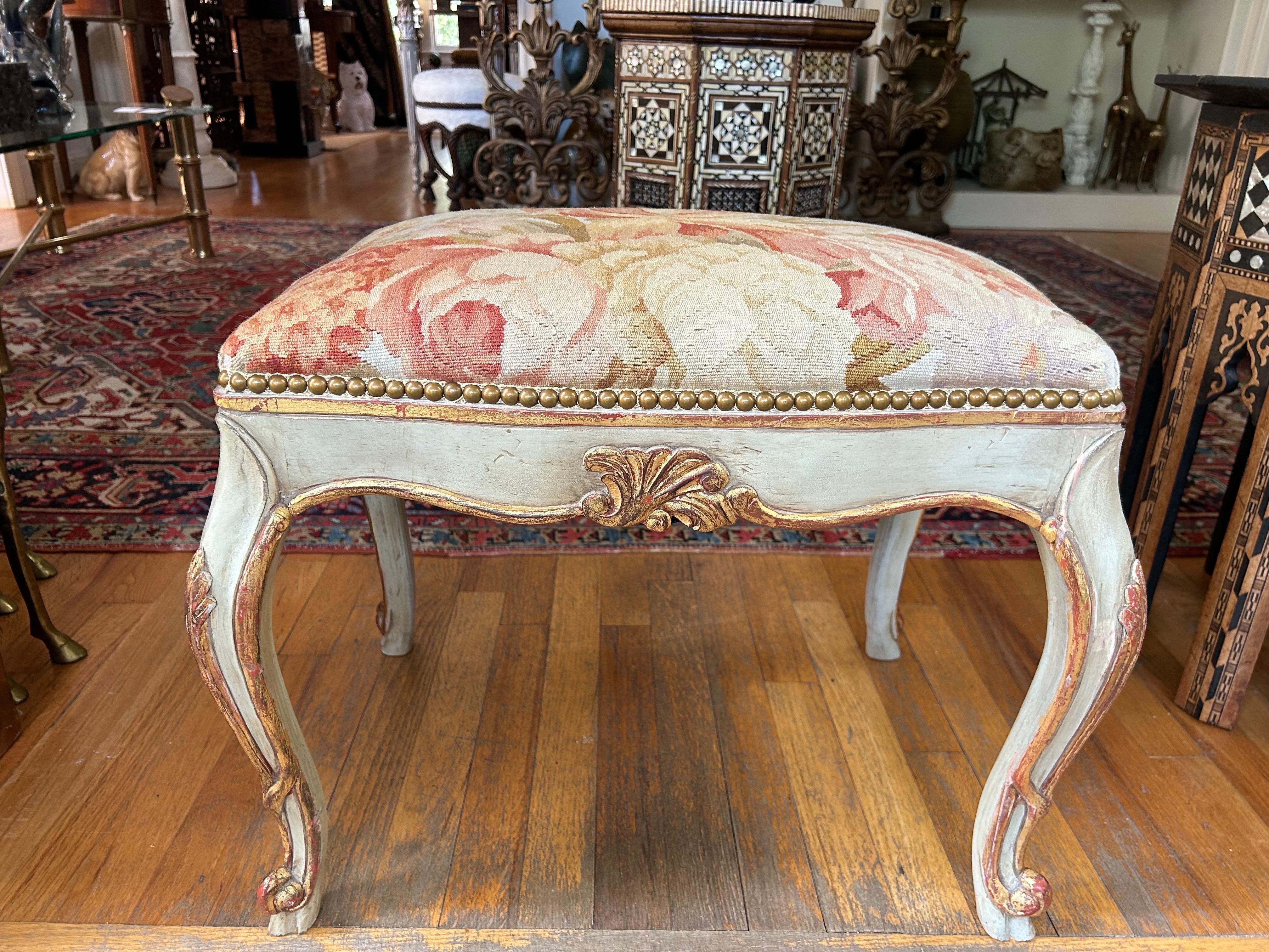 Français Antique pouf français de style Louis XV en vente