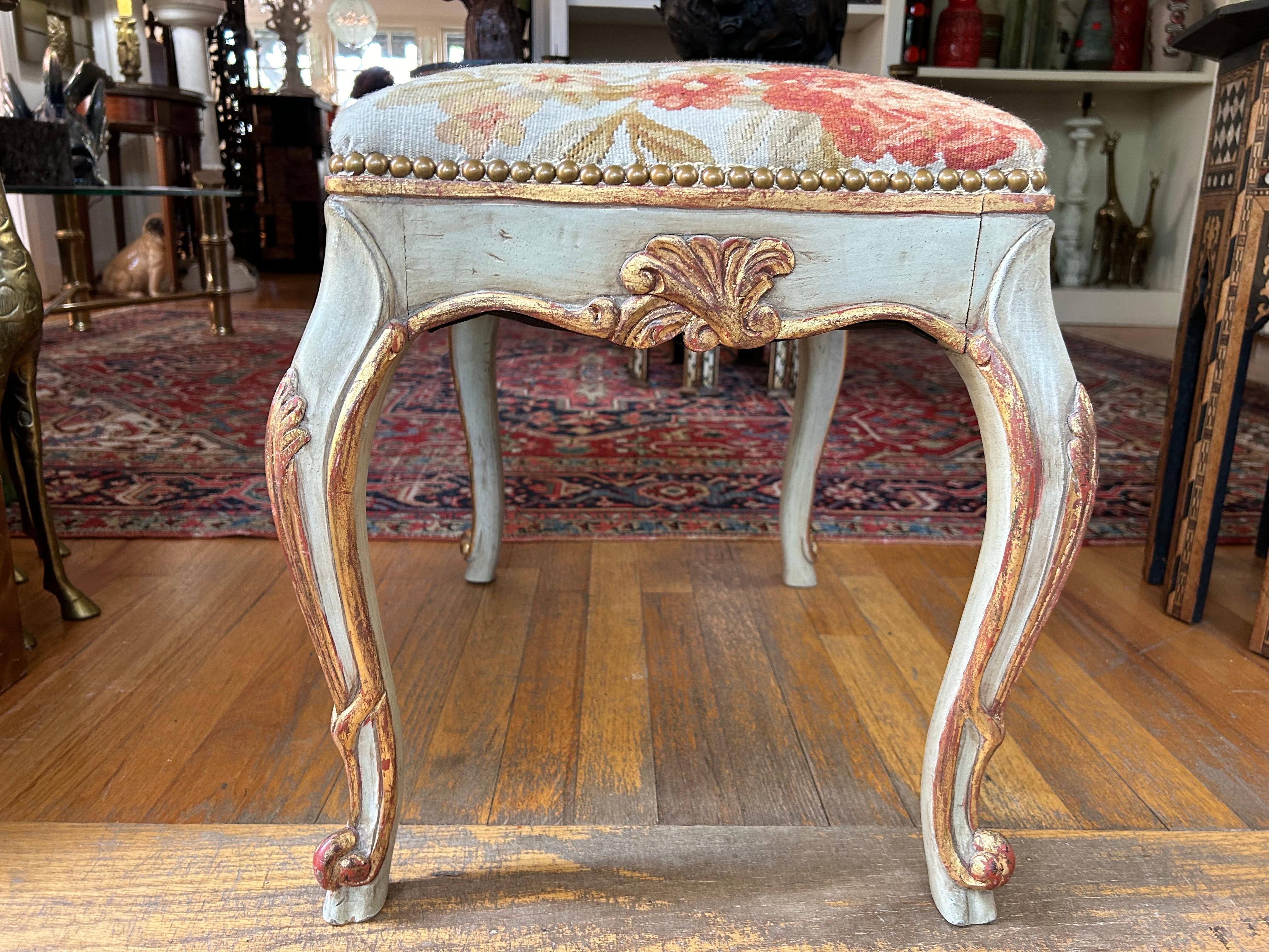Tapisserie Antique pouf français de style Louis XV en vente