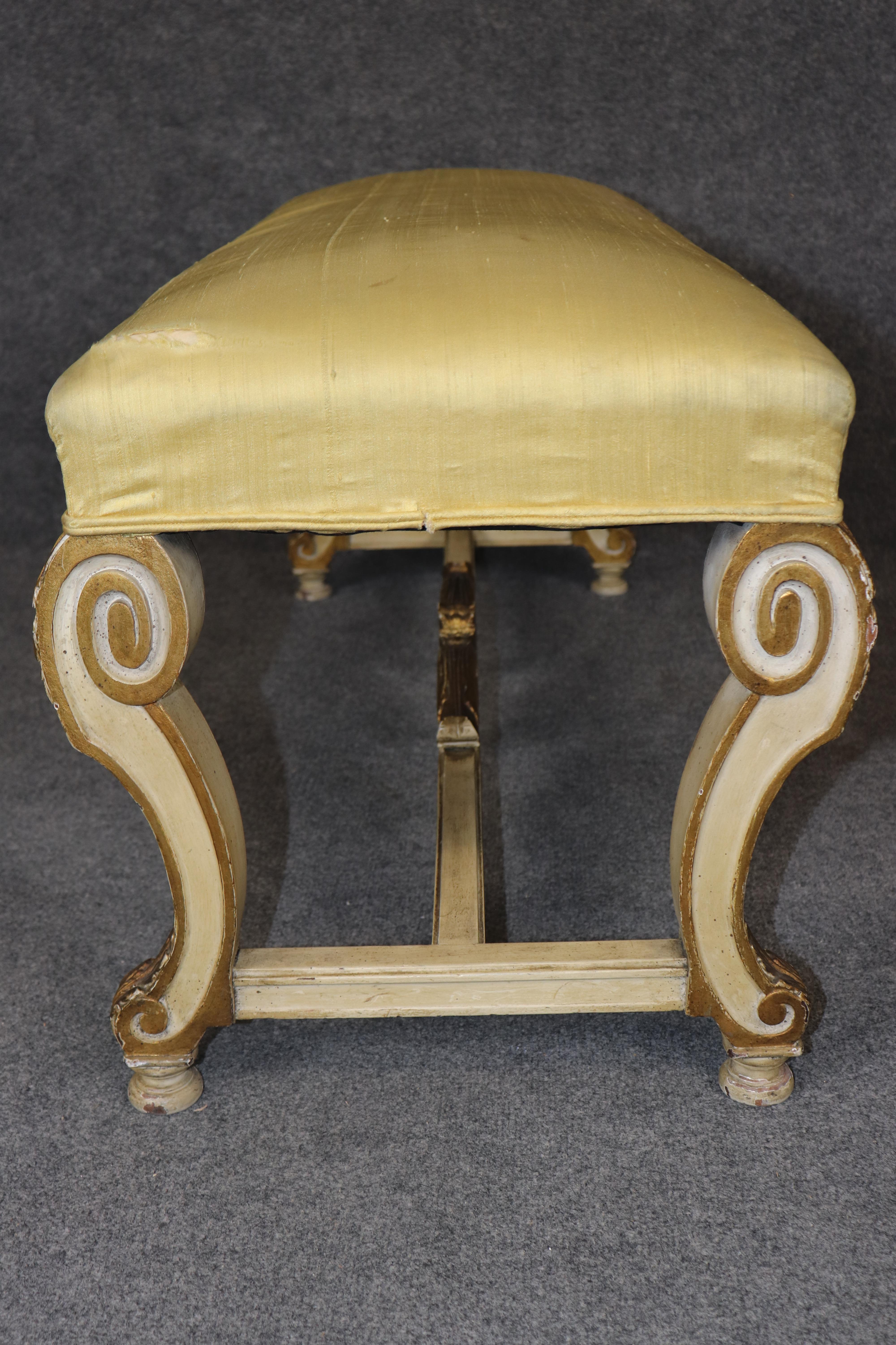 Francese Antique French Louis XV Style Paint Decorated and Gilt Accent Bench C. 1920's