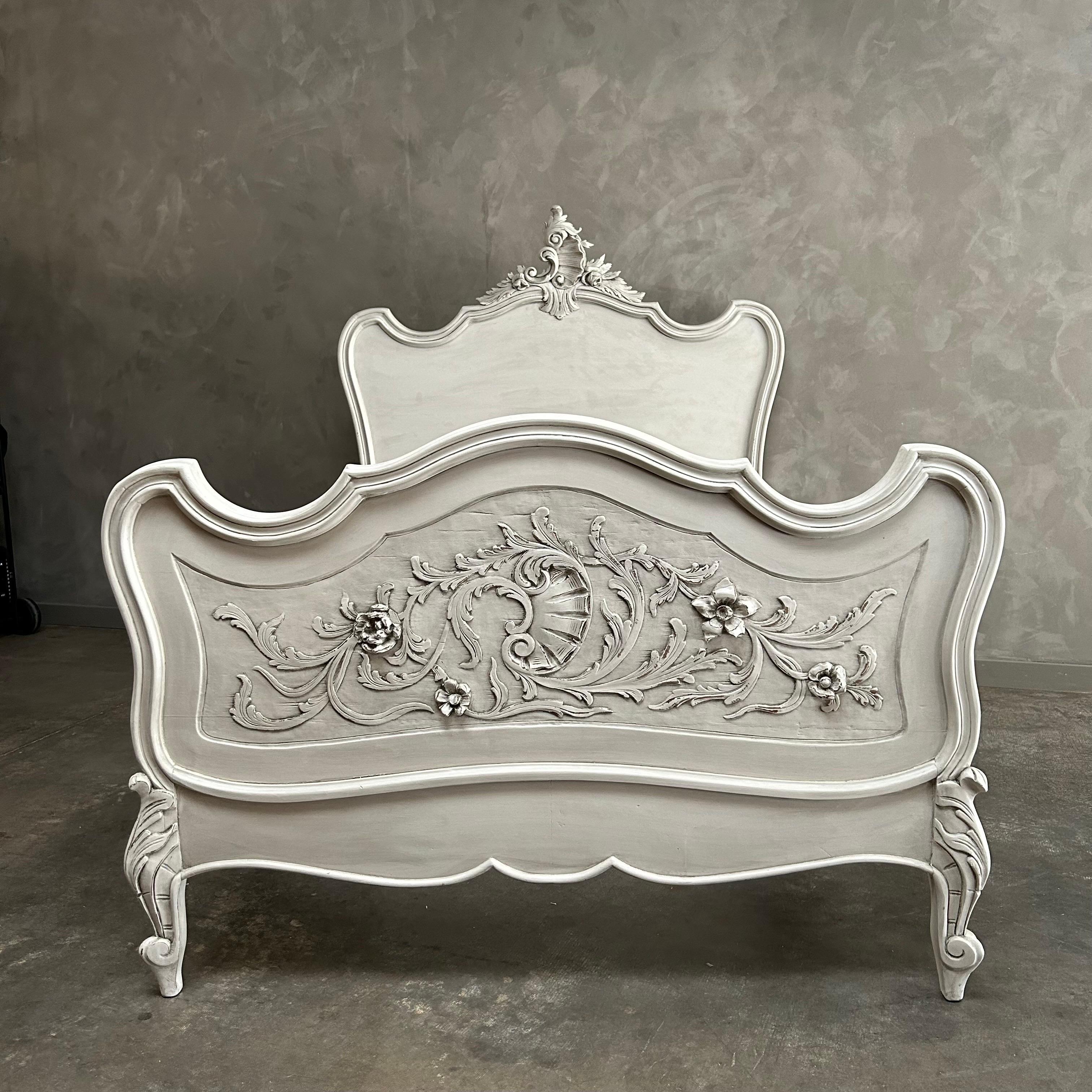 Antique French Louis XV Style Painted Bed In Good Condition For Sale In Brea, CA