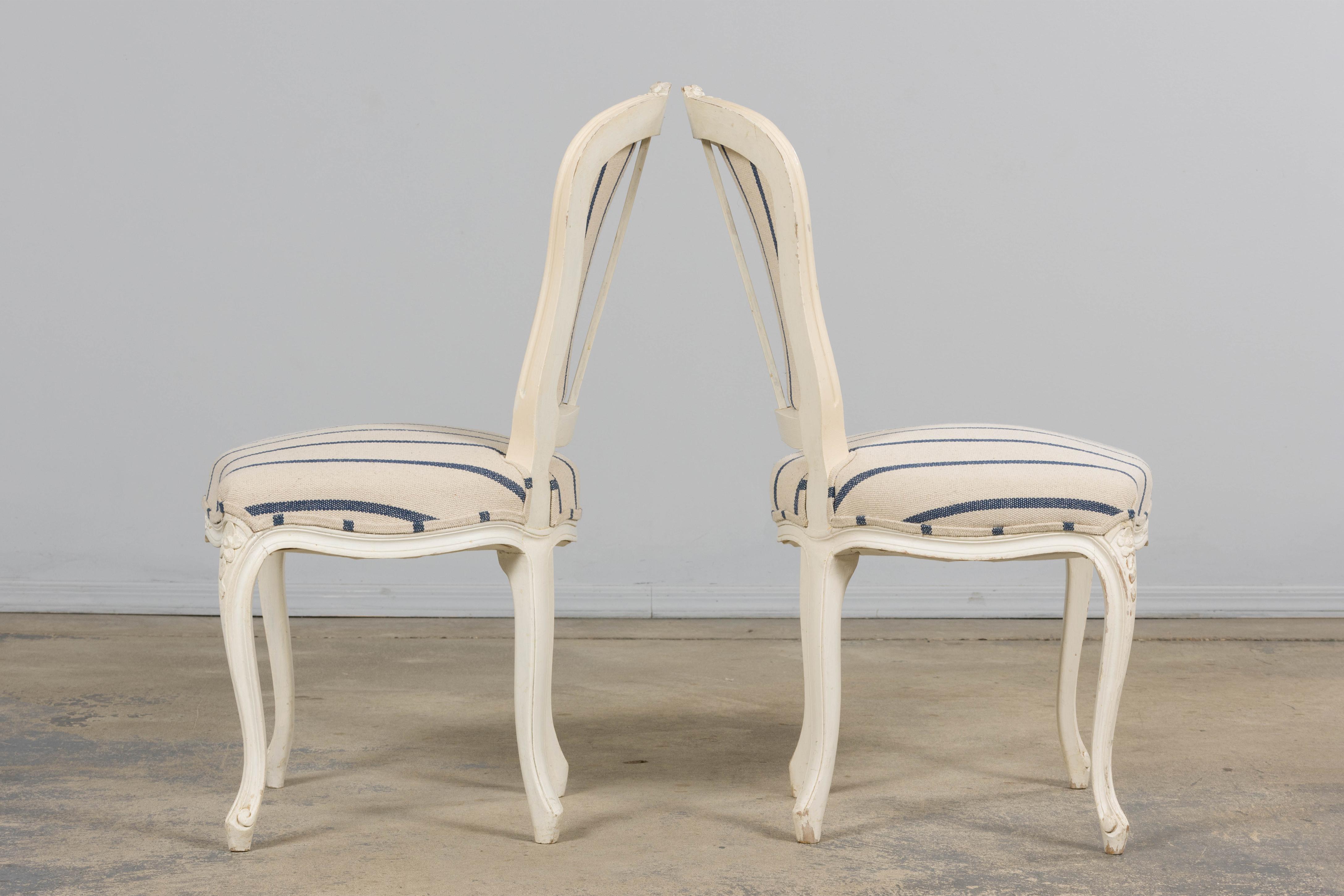 Antique French Louis XV Style Painted Dining Chairs in Blue Stripe- Set of 8 en vente 7