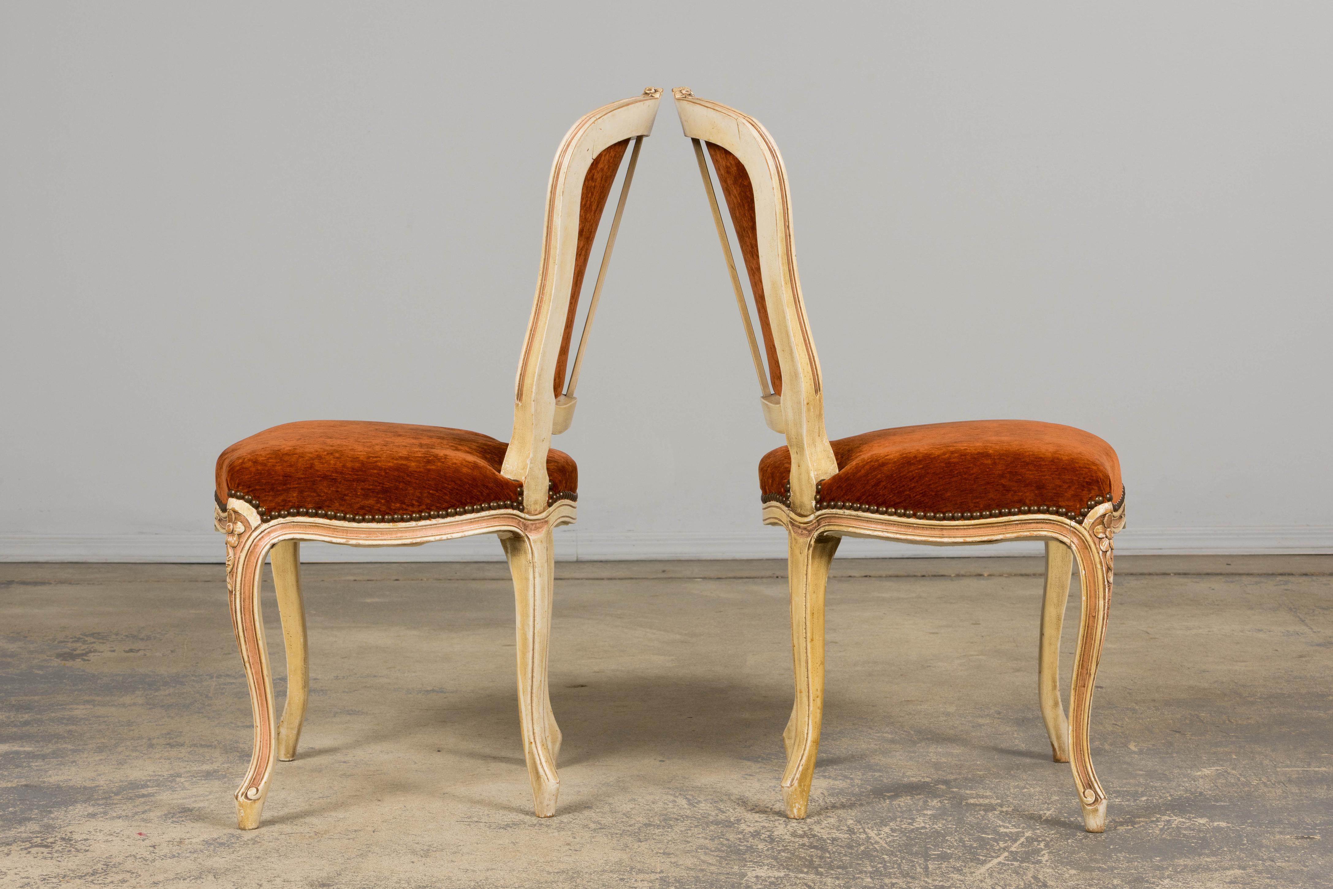 Antique French Louis XV Stil gemalt Esszimmerstühle In Rust Stoff - Set von 6 im Angebot 5