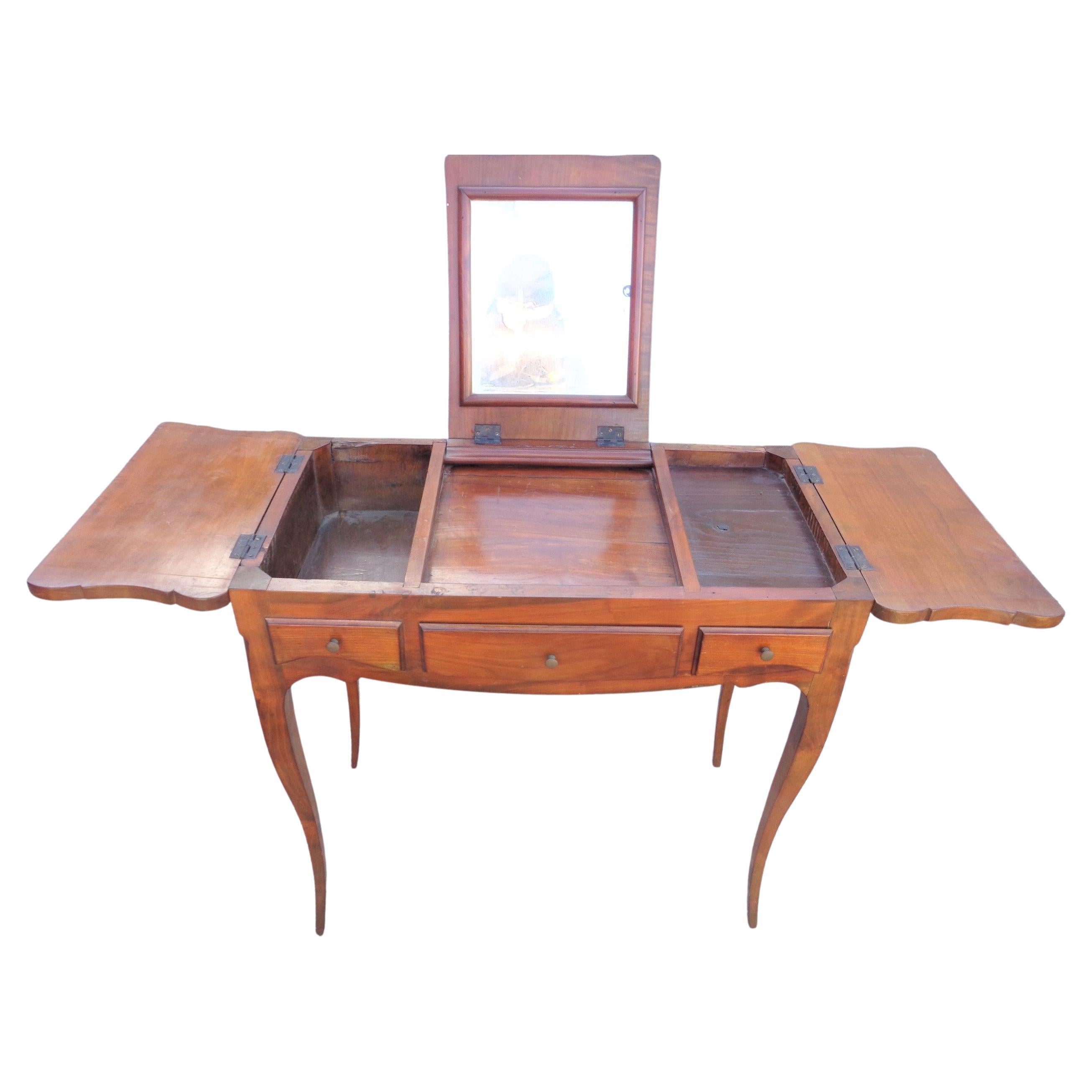 19th Century French Louis XV Style Poudreuse Dressing Table In Good Condition In Rochester, NY