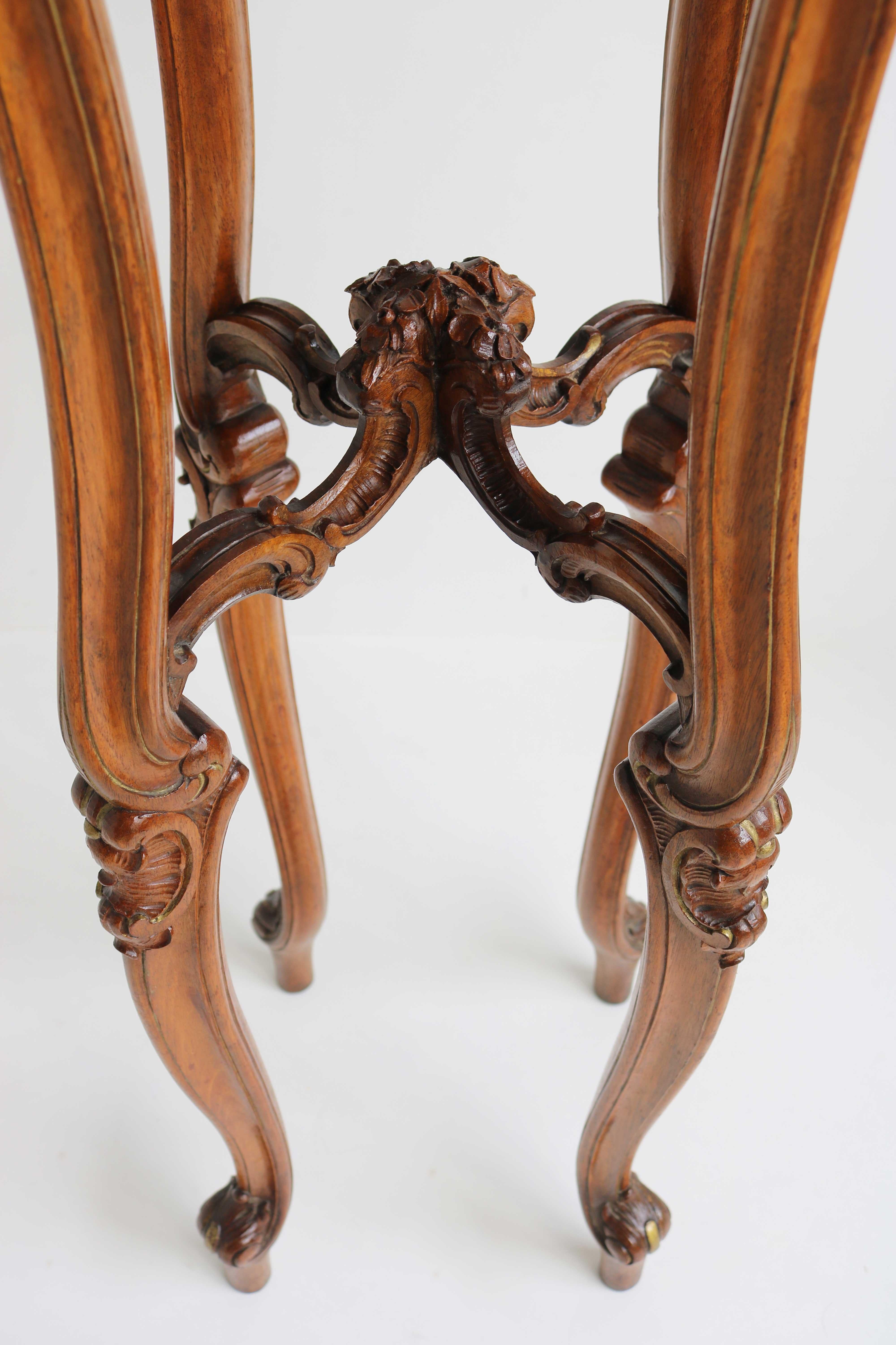Noyer Ancien support à plantes français de style Louis XV, table en bois sculpté, piédestal, vers 1900 en vente